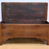 Important oak chest – late 19th century
