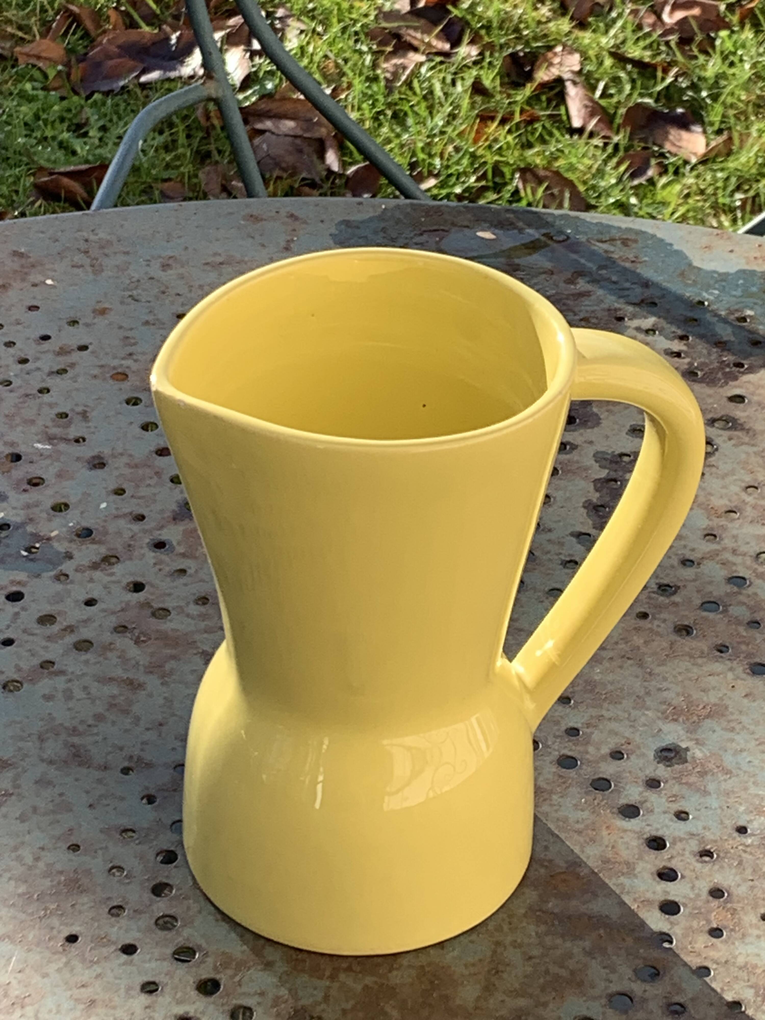 Pichet, carafe en céramique jaune saint clément made in france, estampille et numerote vintage