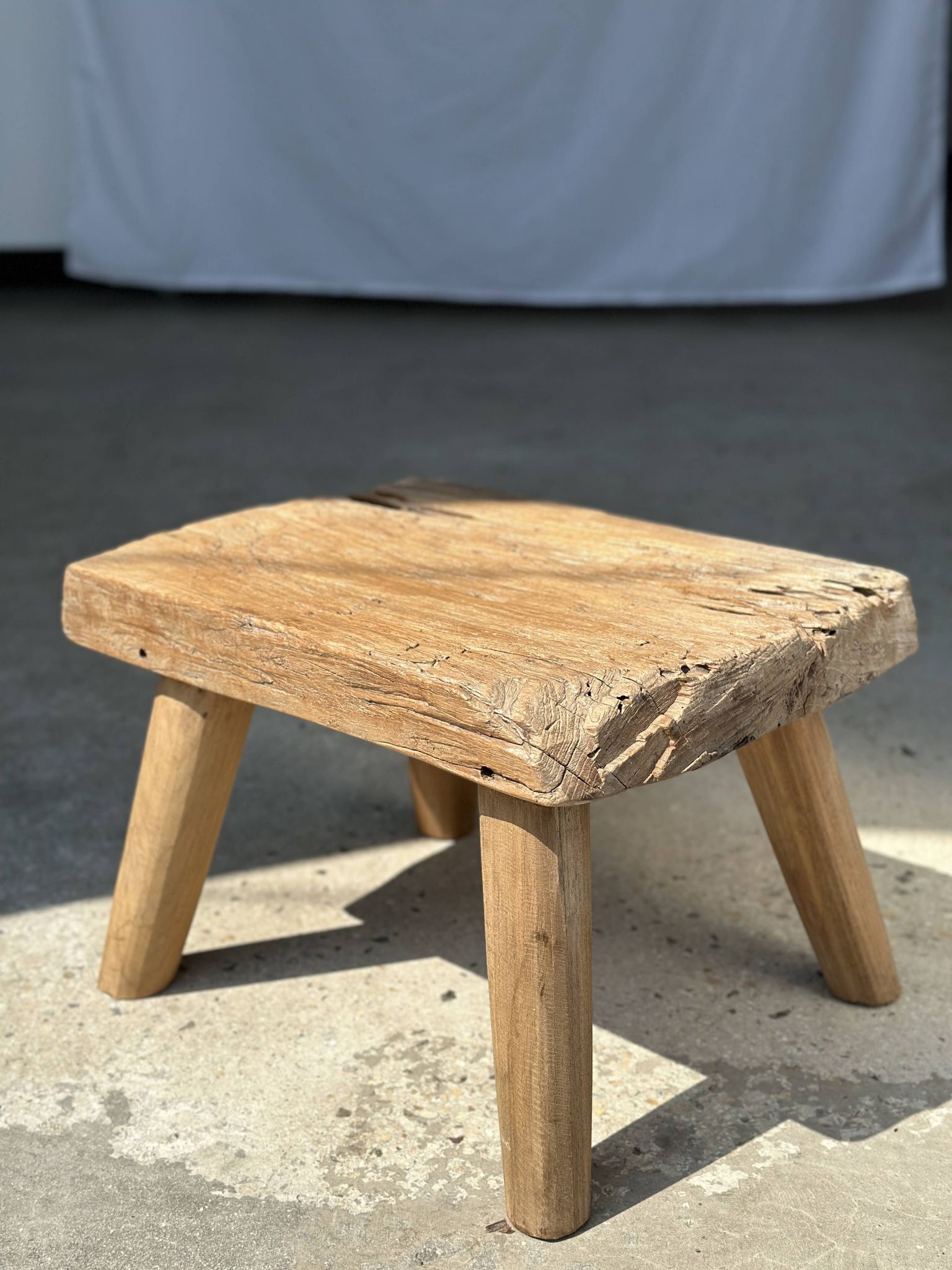 Small side table or stool in four-legged blond teak H:30 L43 l30