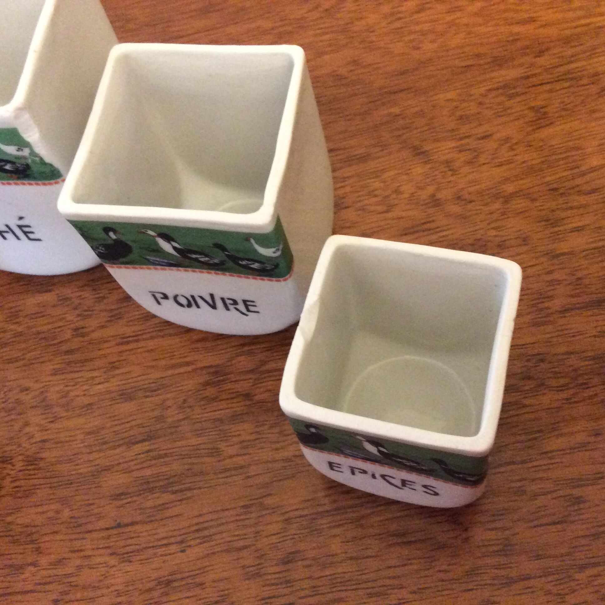 Set of 6 old pots with 3 trundle lids