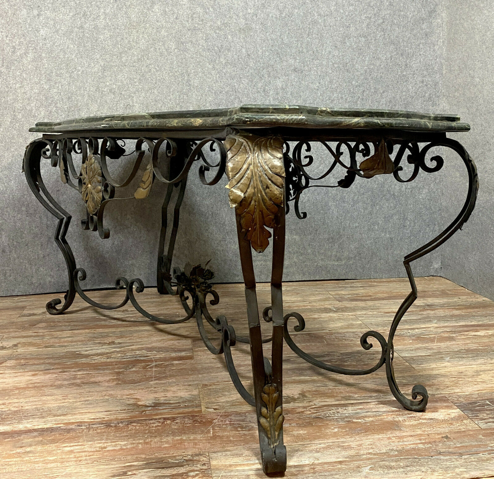Table with a beautiful marble with green sea throat