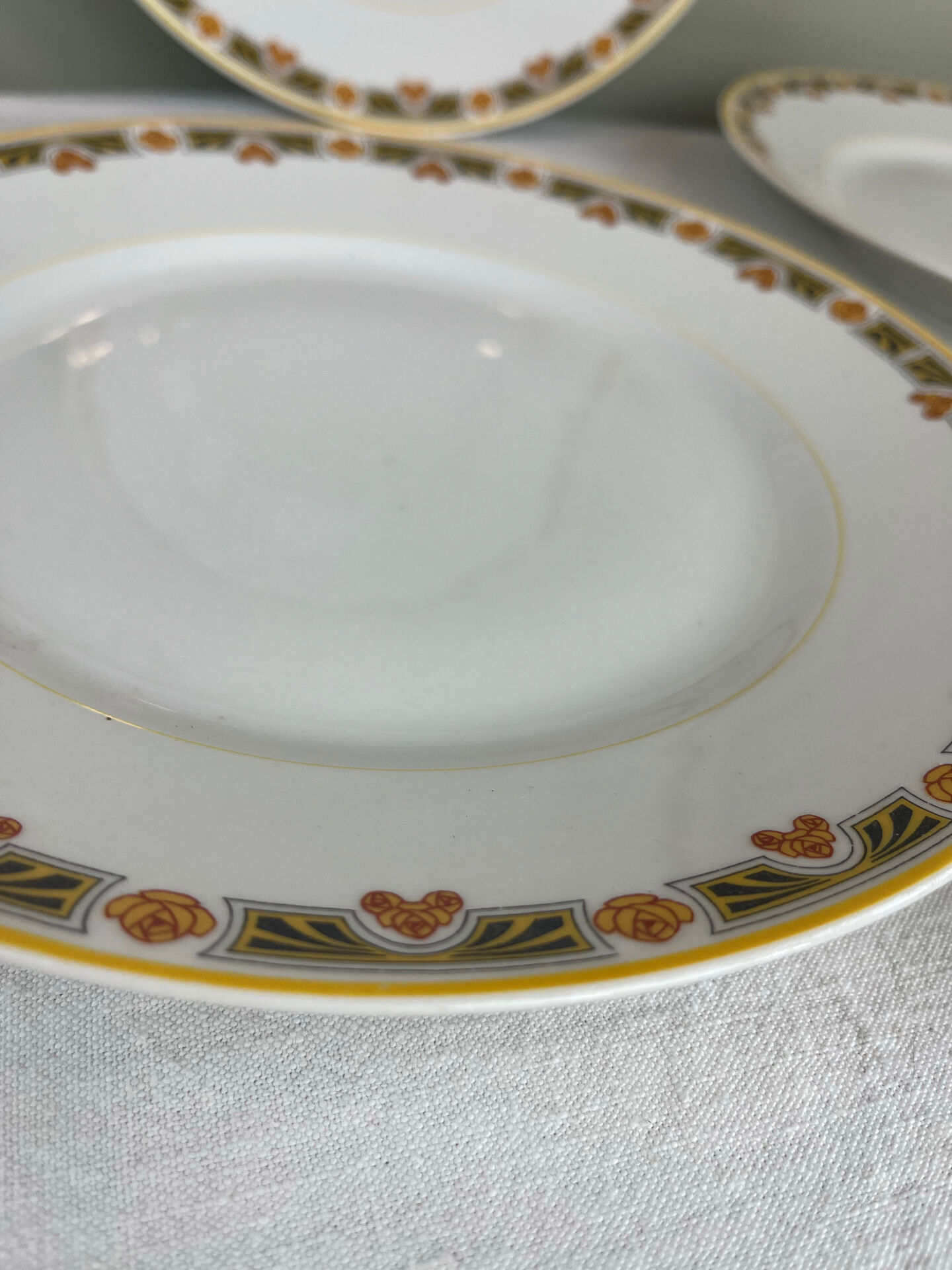 4 Art Deco dinner plates