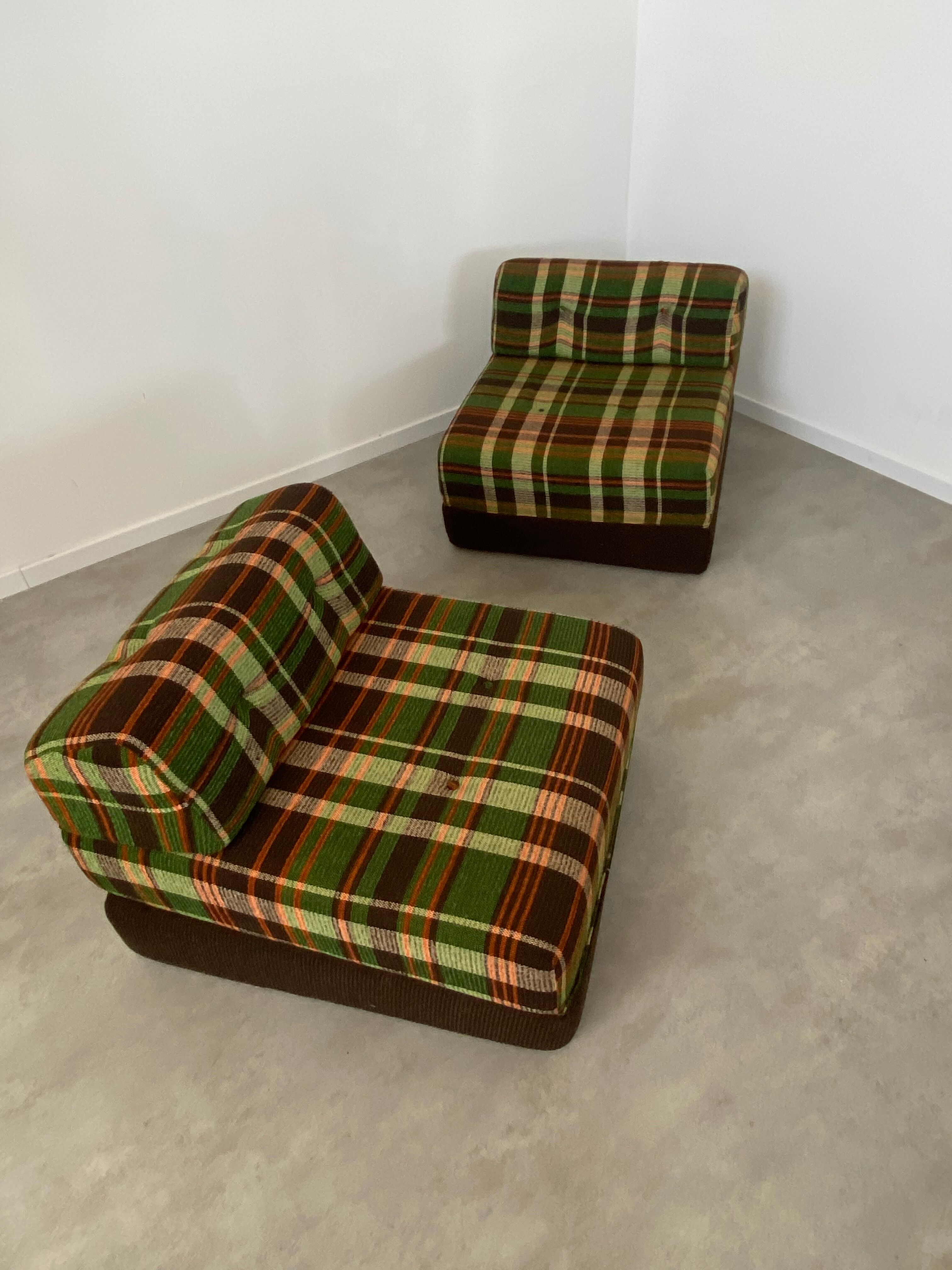 Armchairs / heater seventies checkered / British vintage pop