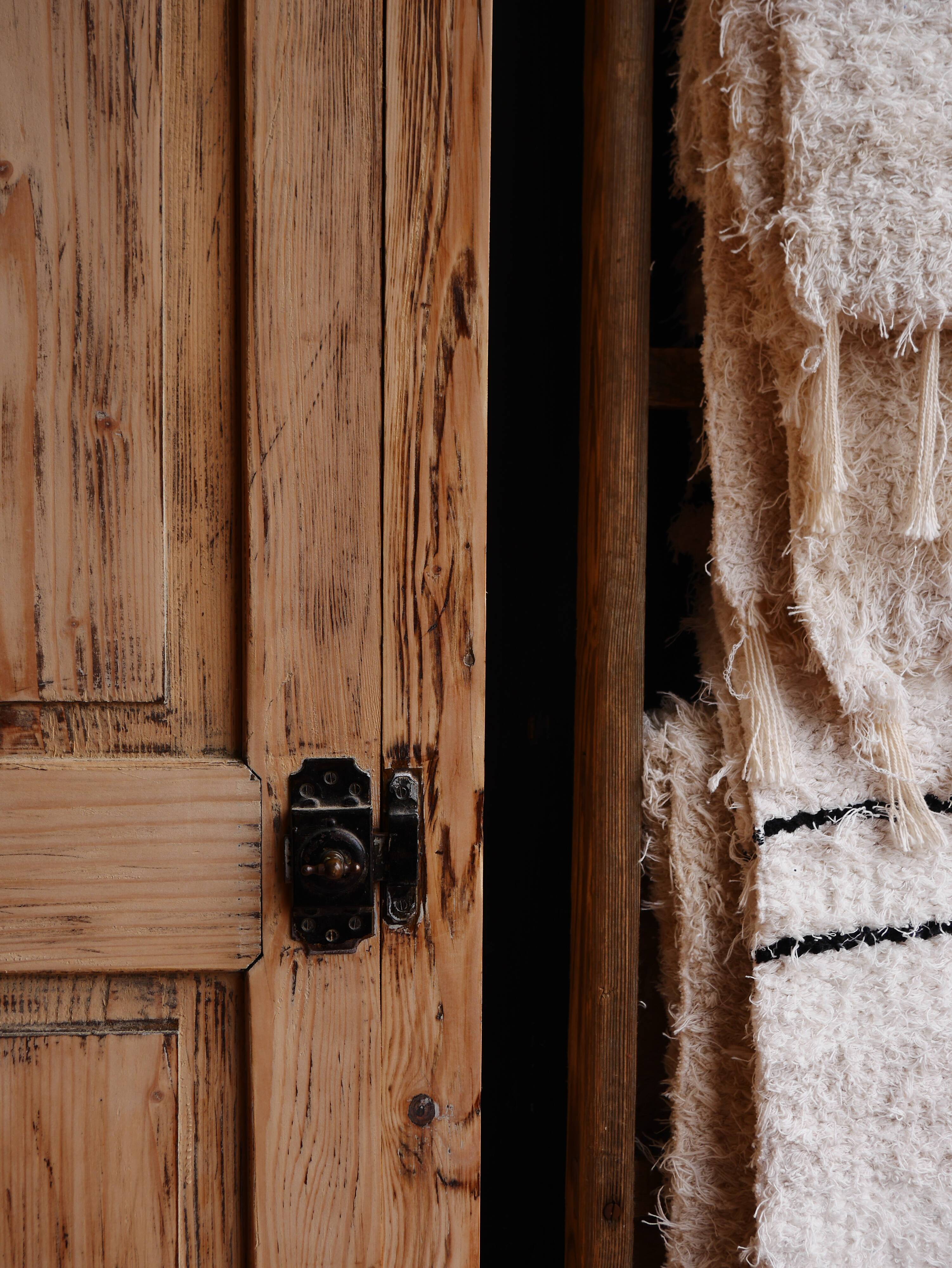 Single-door wardrobe / cupboard