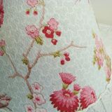 Paire d'abat-jours en tissu ancien style classique avec motifs d'hortensias