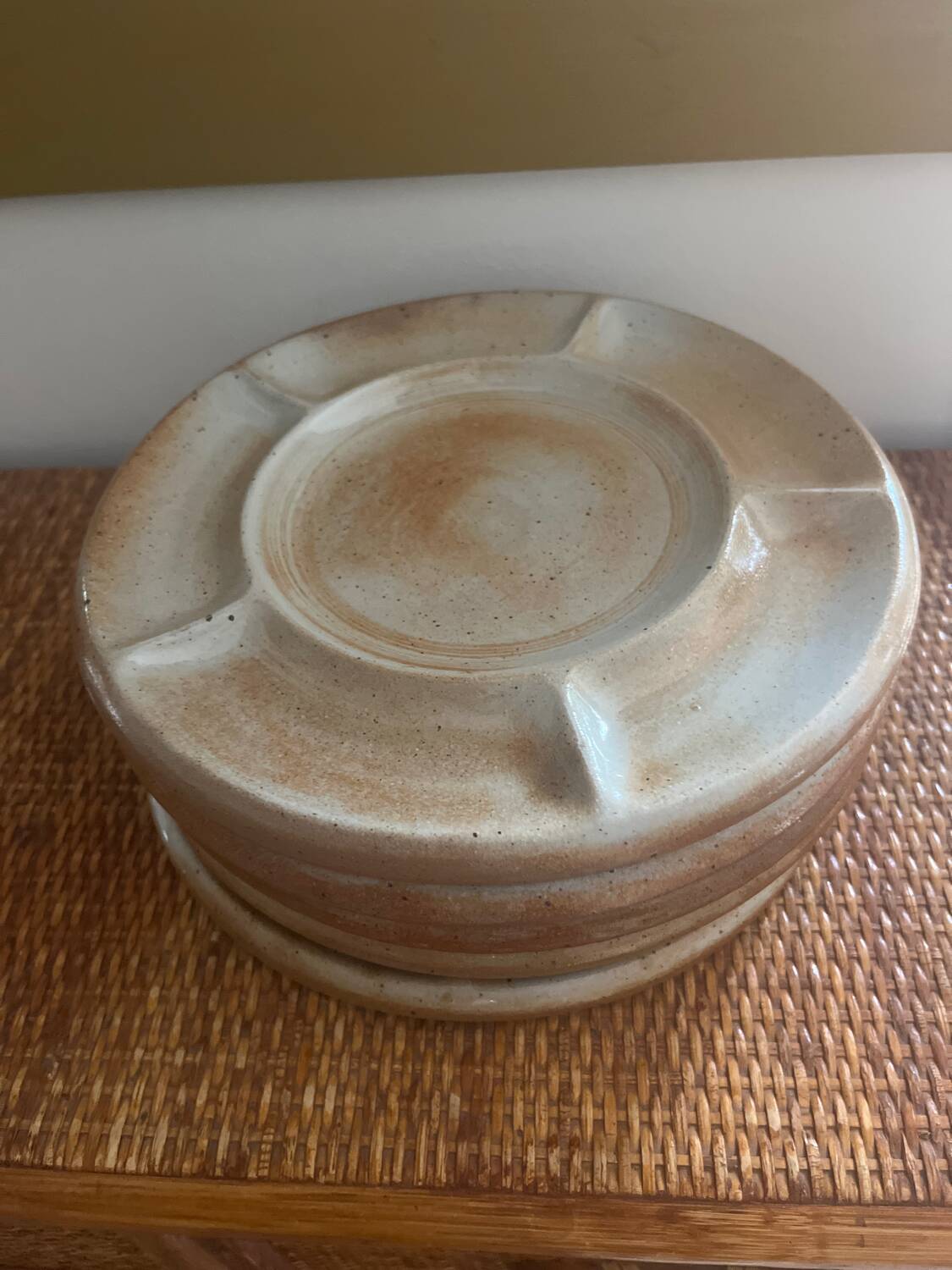 6 stoneware plates