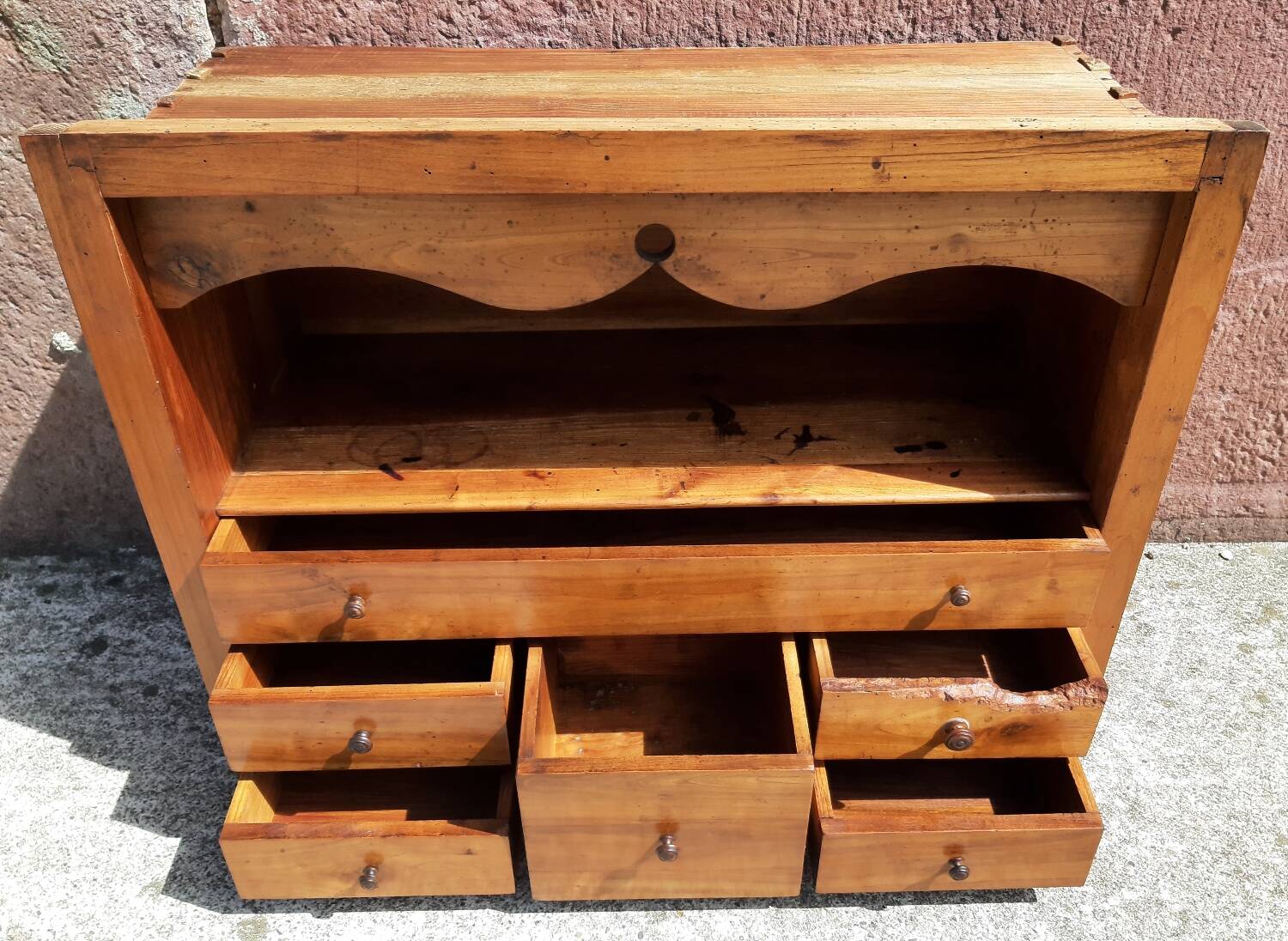 Intérieur d' écritoire à tiroirs.