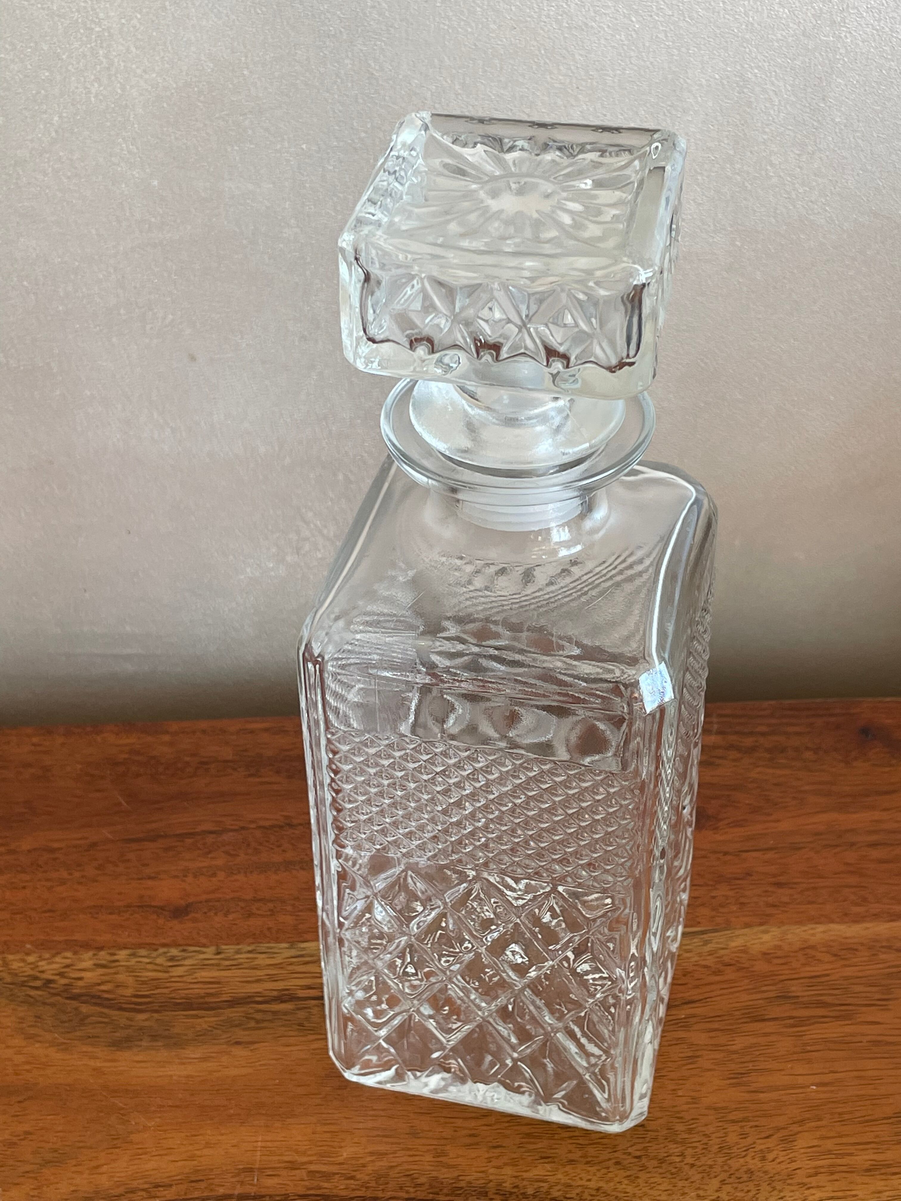 Glass whisky decanter