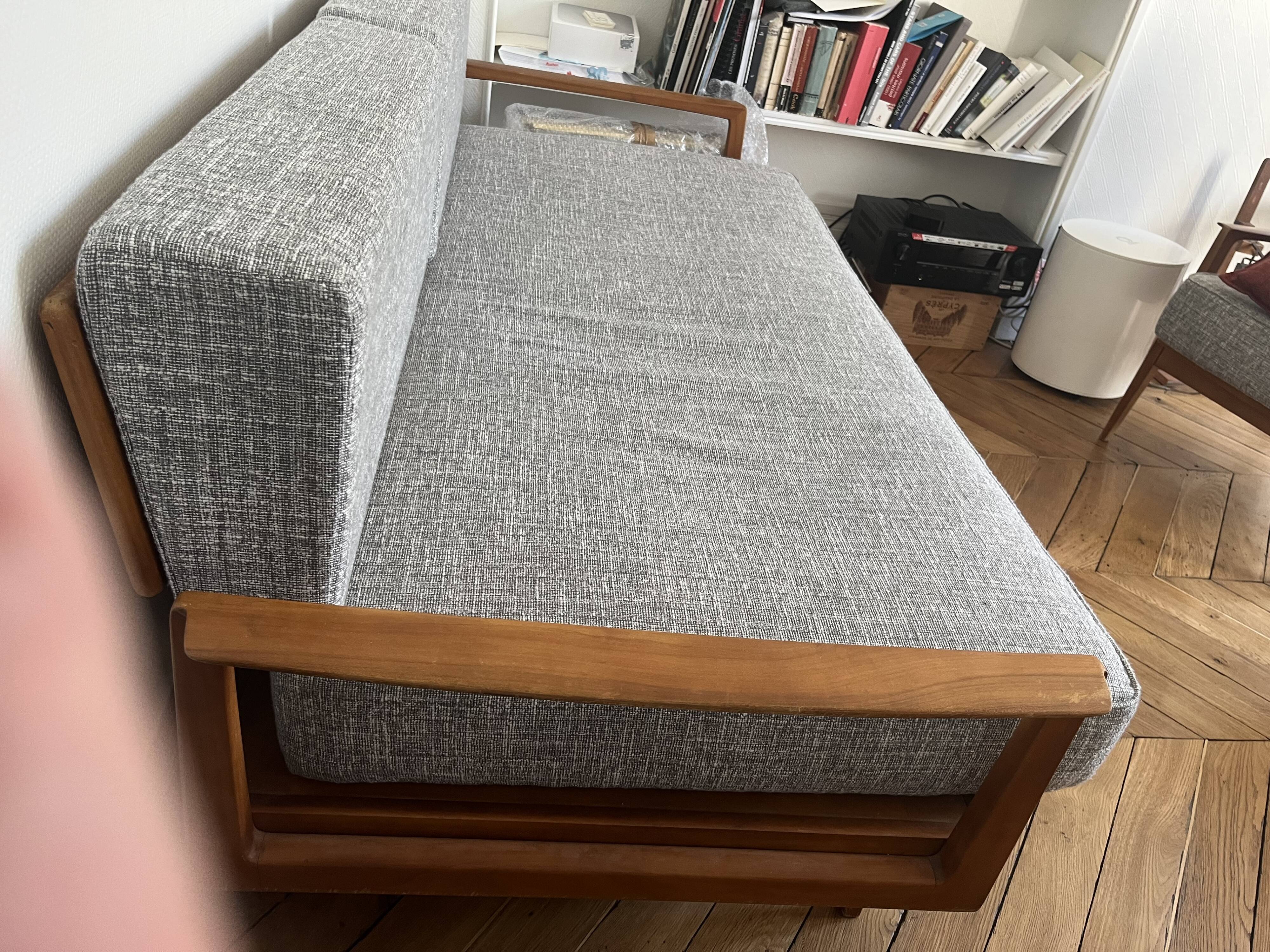 Complete Knoll Original sofa. New fabric. Good condition.