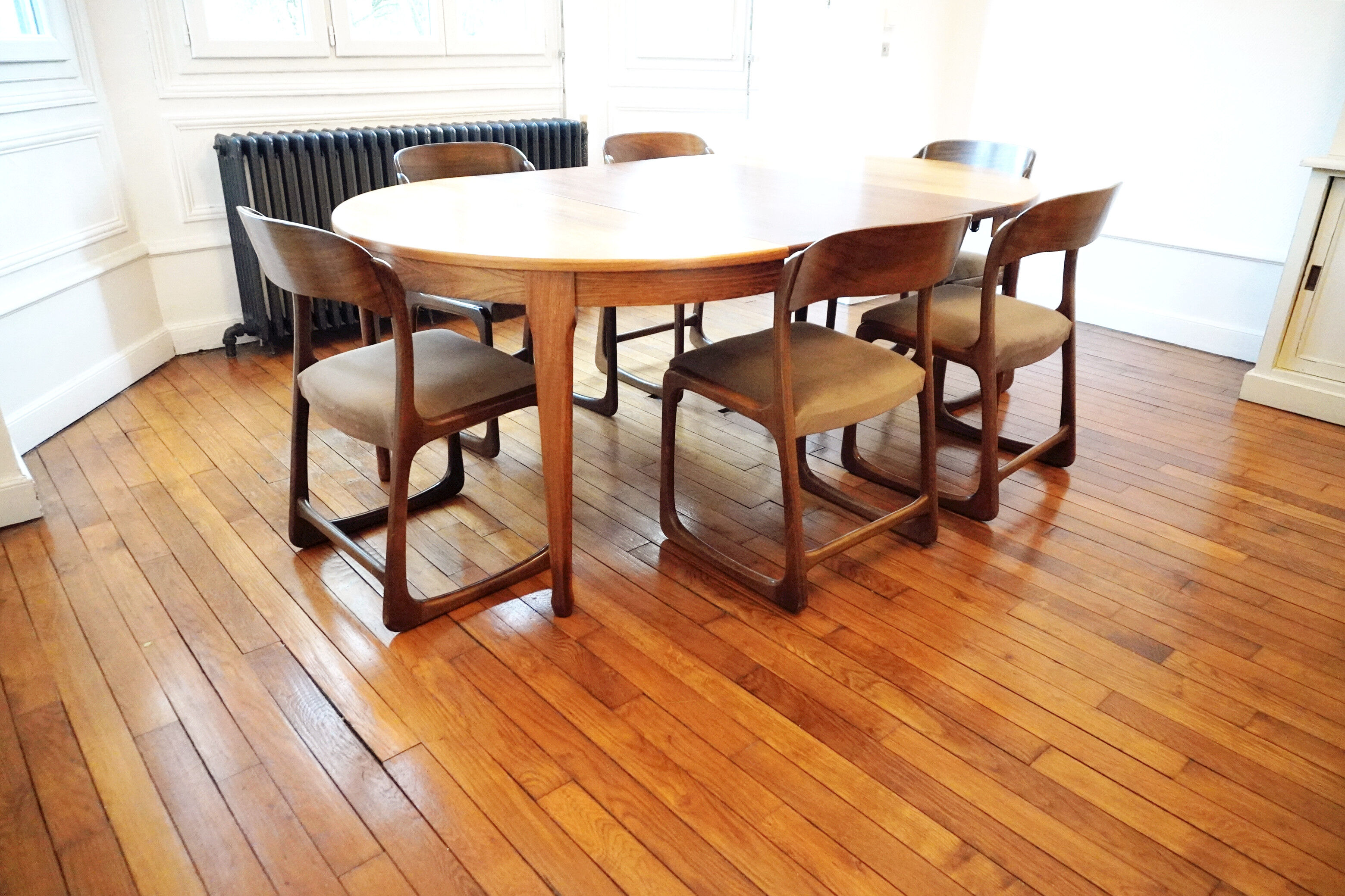 Baumann dining table