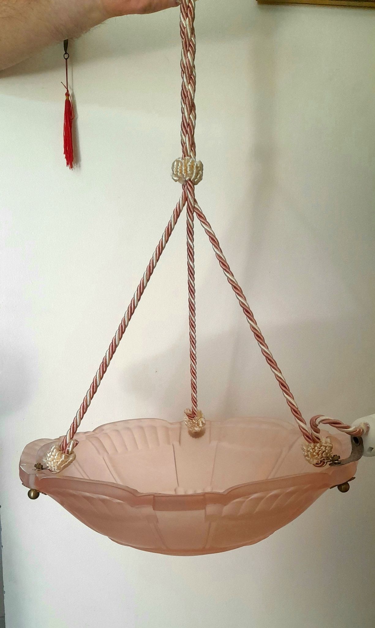 Art Deco style washbasin suspension in pale pink frosted glass