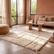 Handmade traditional Berber rug in natural wool, size 1.5/2.5 m.