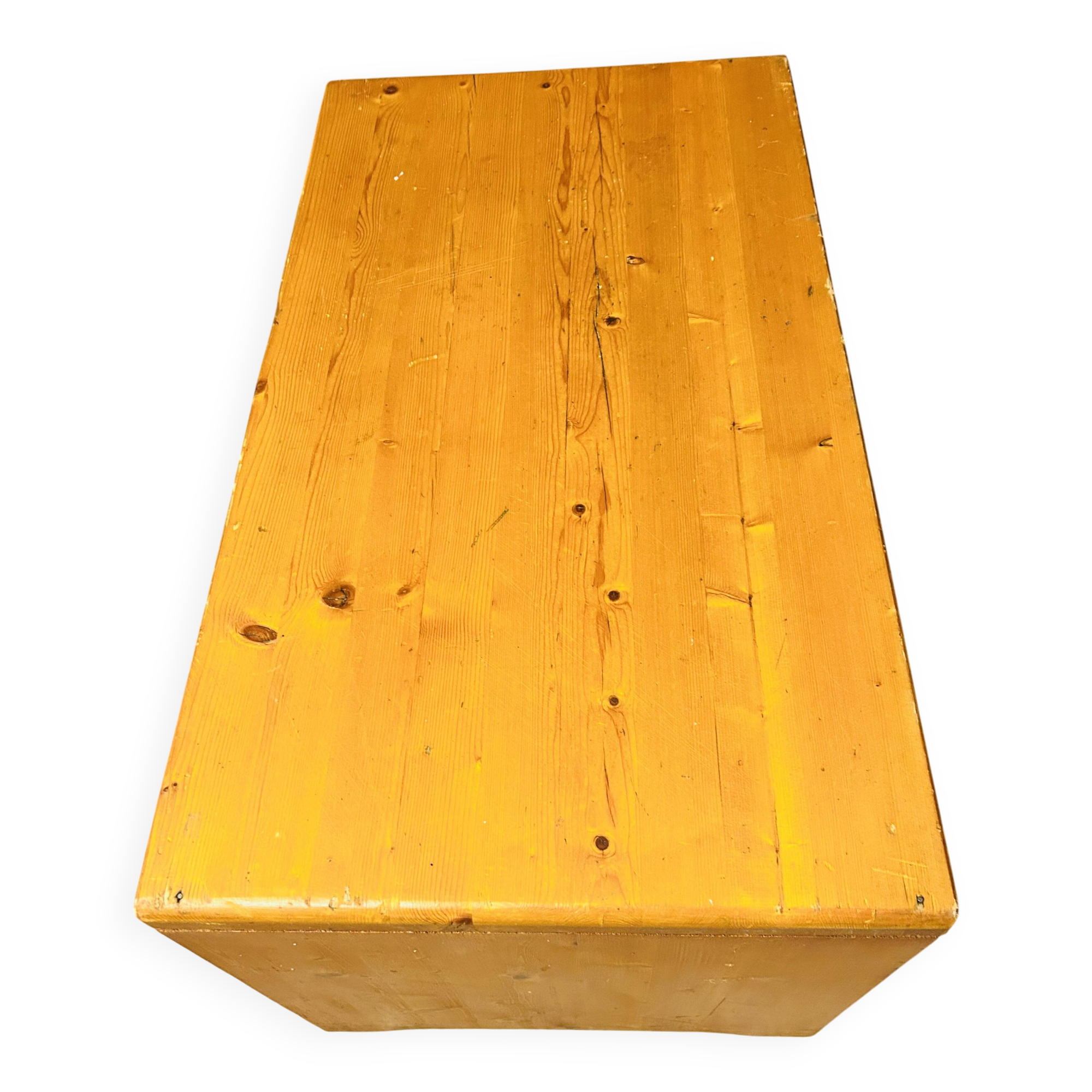 selected by Charlotte Perriand coffee table les Arcs