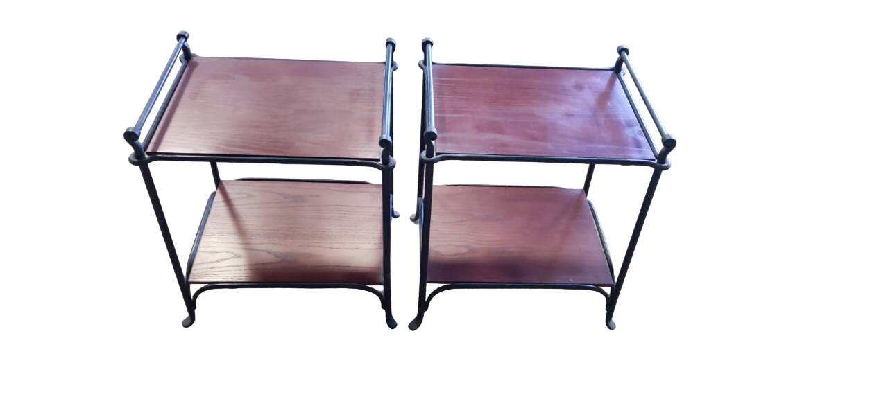 Paire de tables de chevet en fer forgé et bois