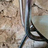 Table formica and its 4 chairs