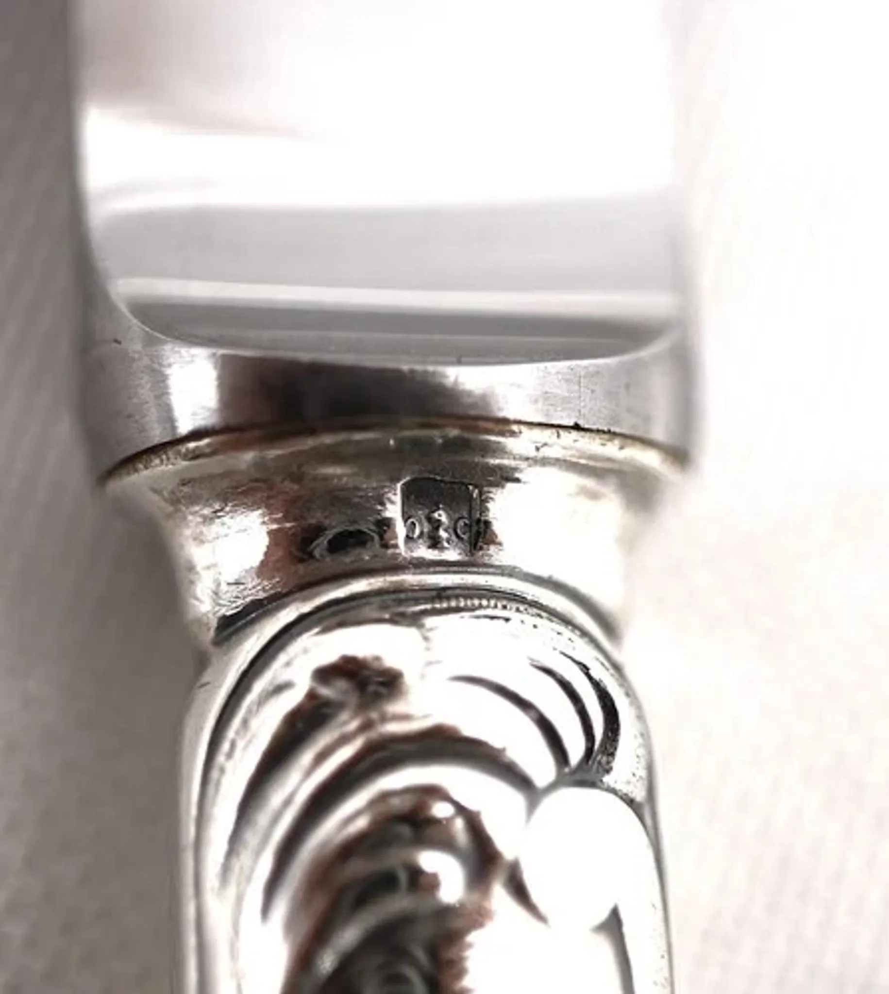 Christofle Marly, 12 silver-plated table knives, in excellent condition.