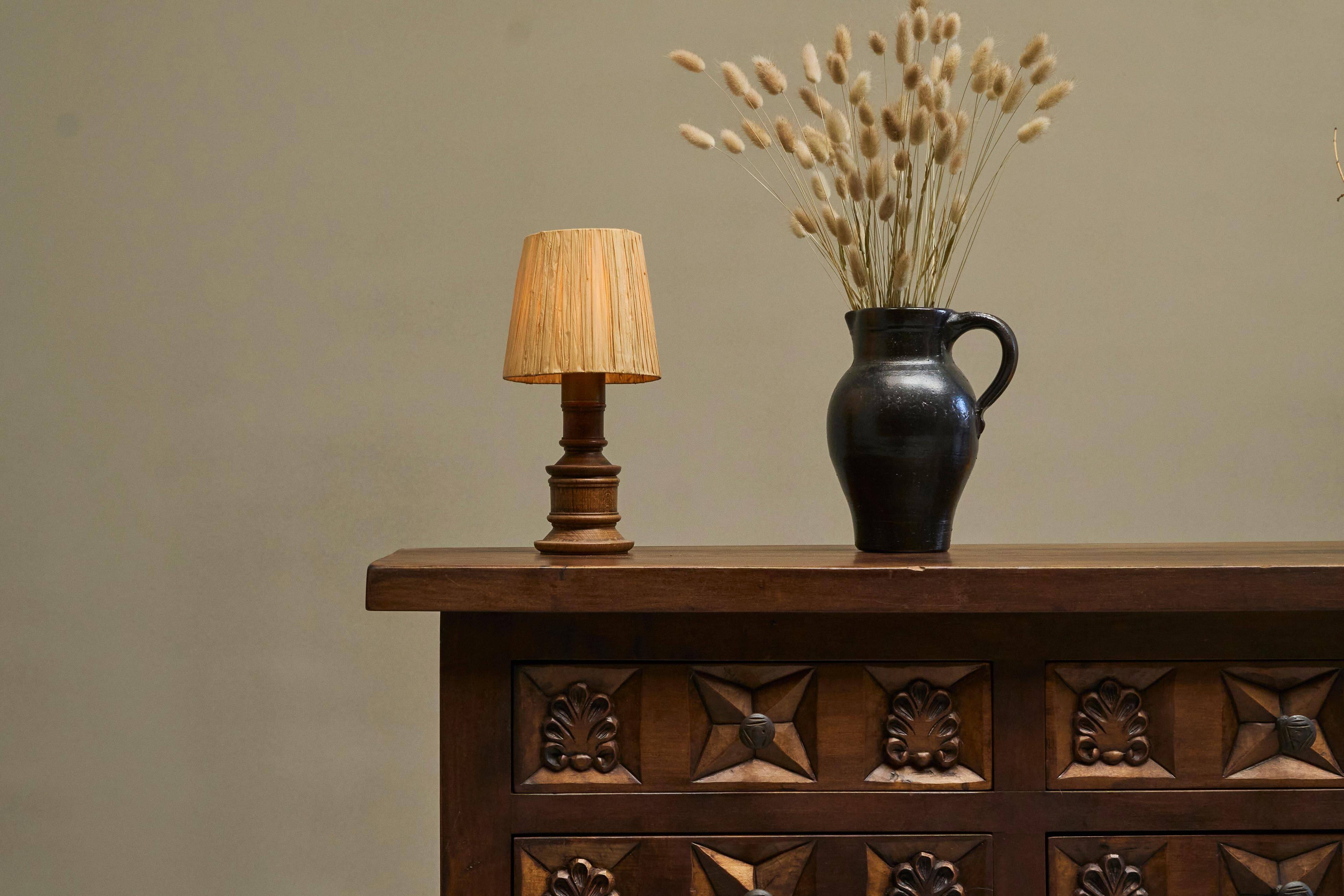 Mid-Century Accent Table Lamp in Solid Oak and Patinated Brass