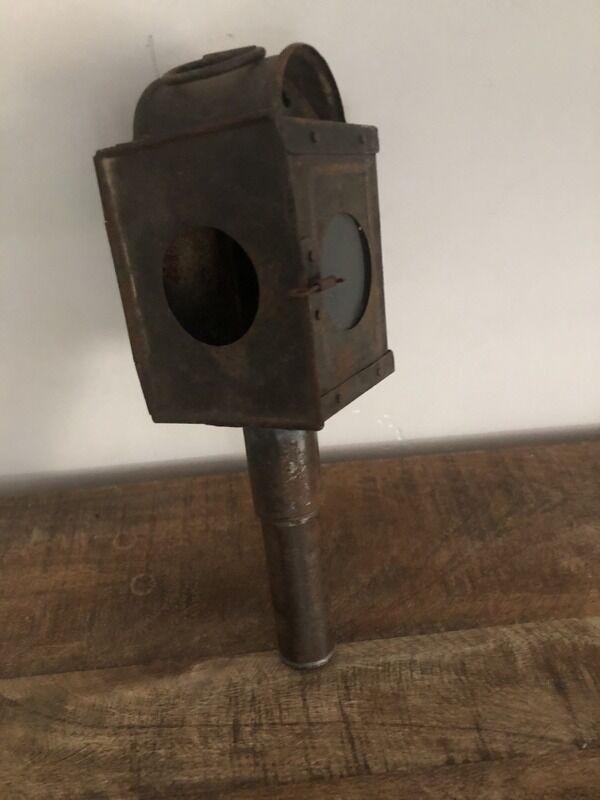 Ancient light carriage lantern