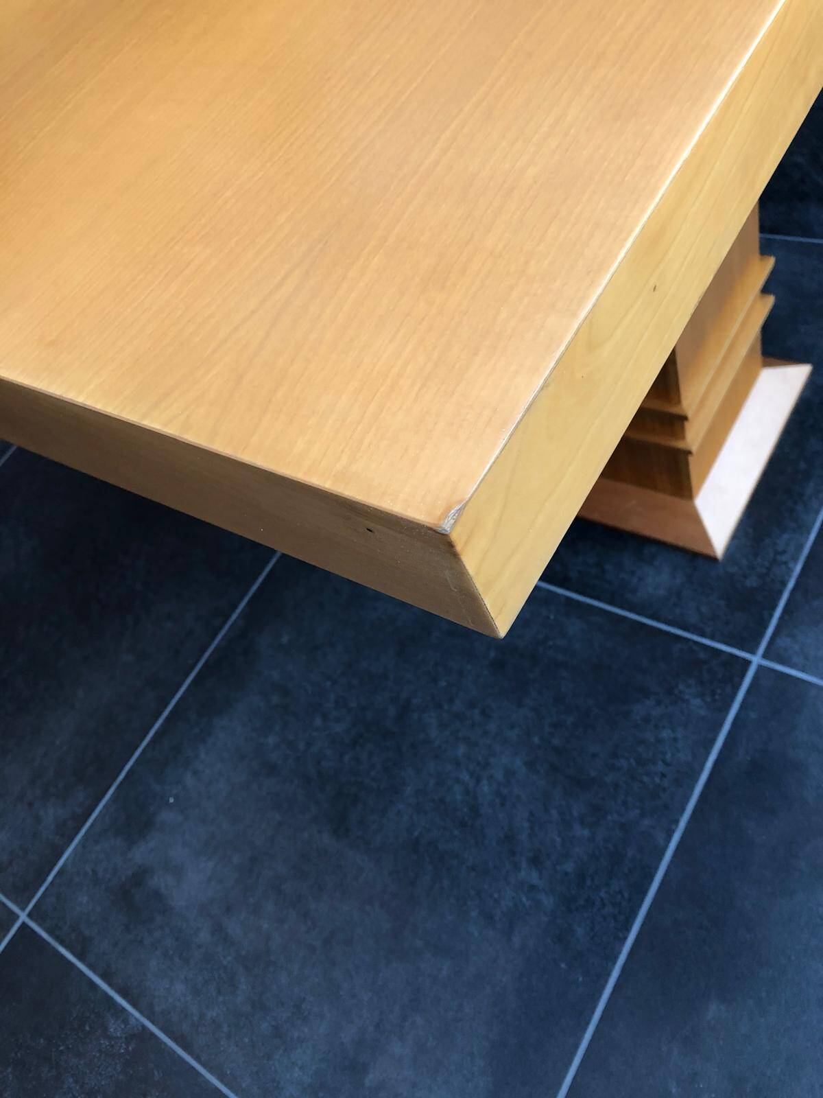 Table Allen 605 par Frank Lloyd Wright produite par Cassina