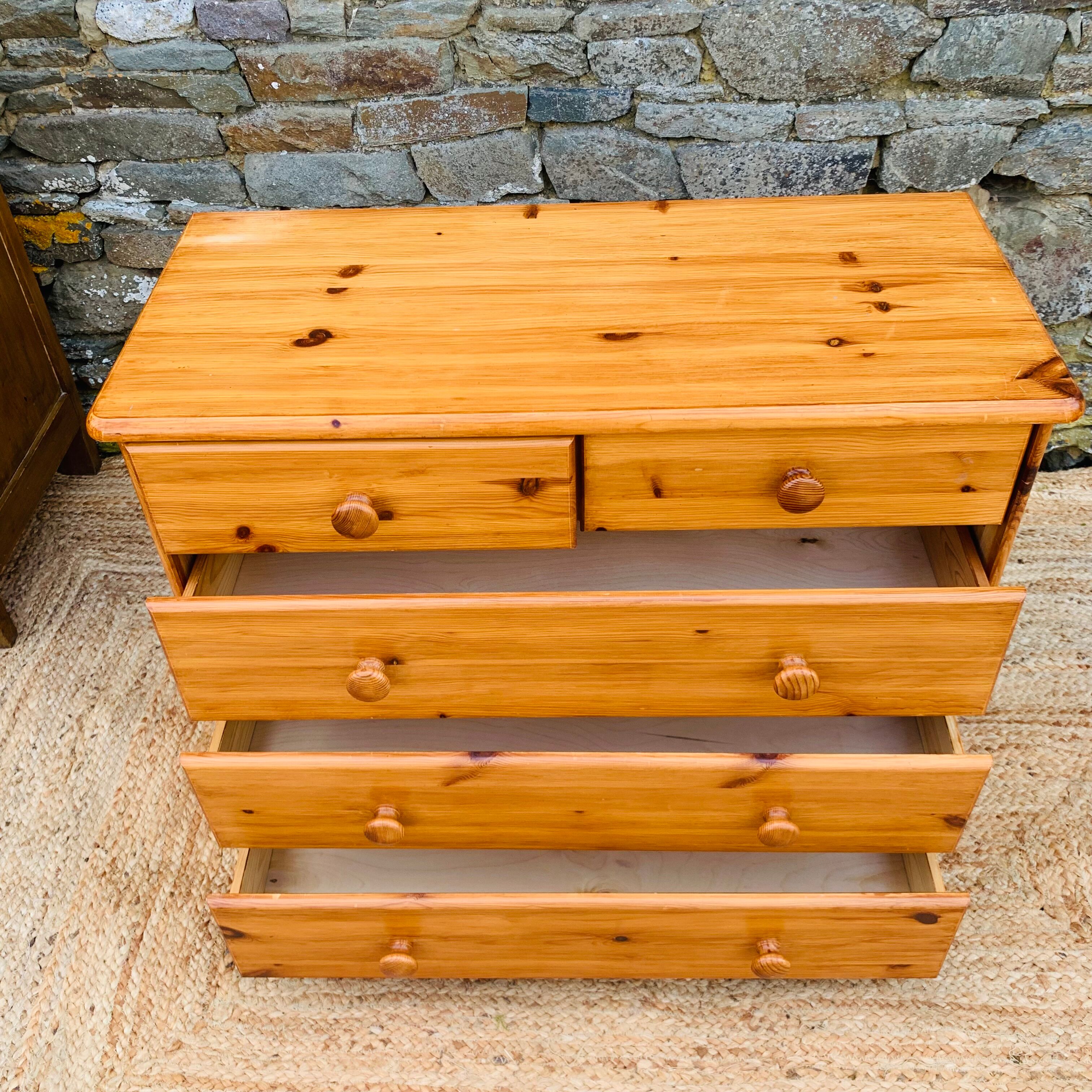 Pine chest of drawers
