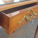 Old kidney dressing table
