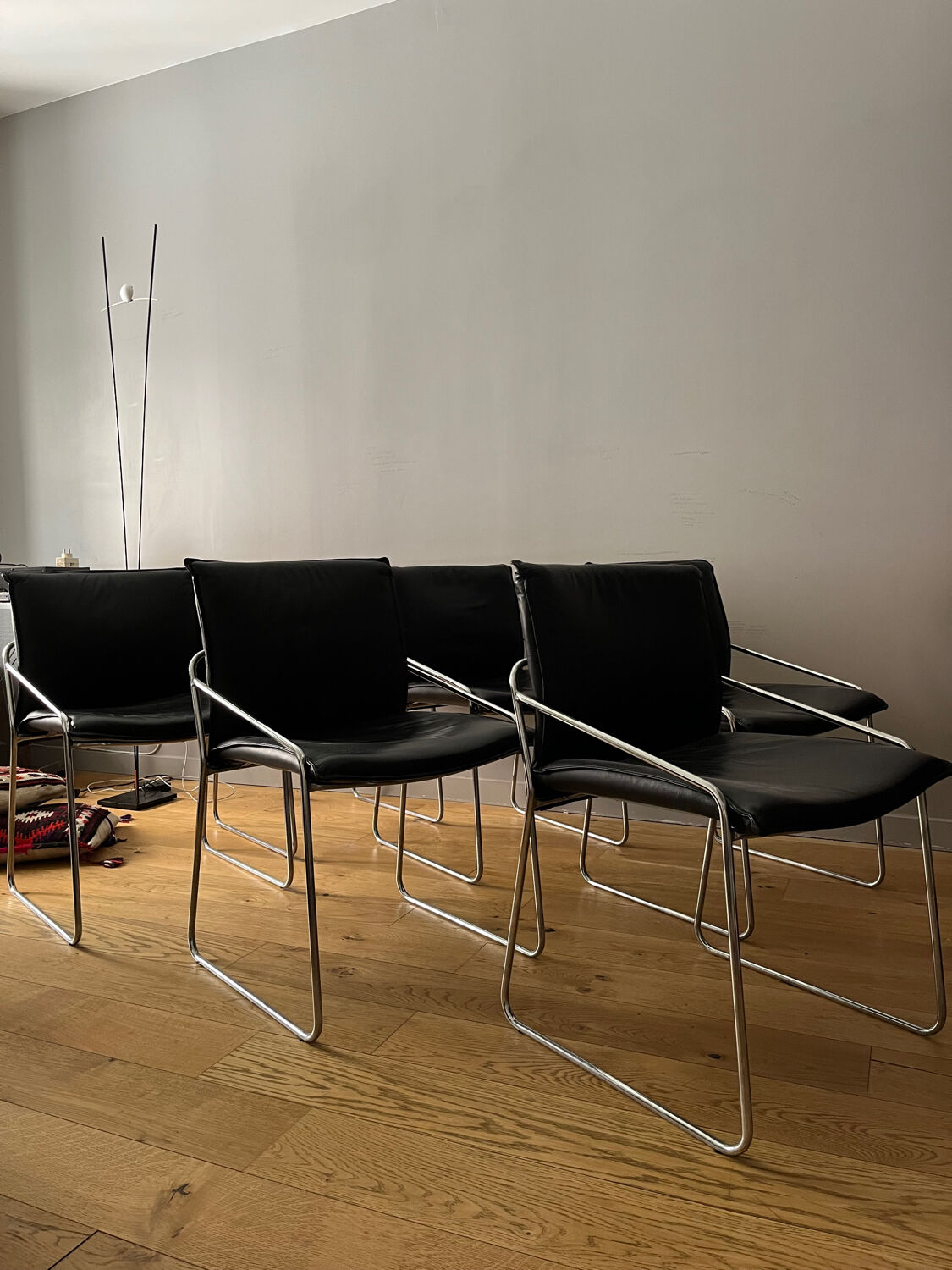 Ensemble de 6 chaises en cuir circa 1970