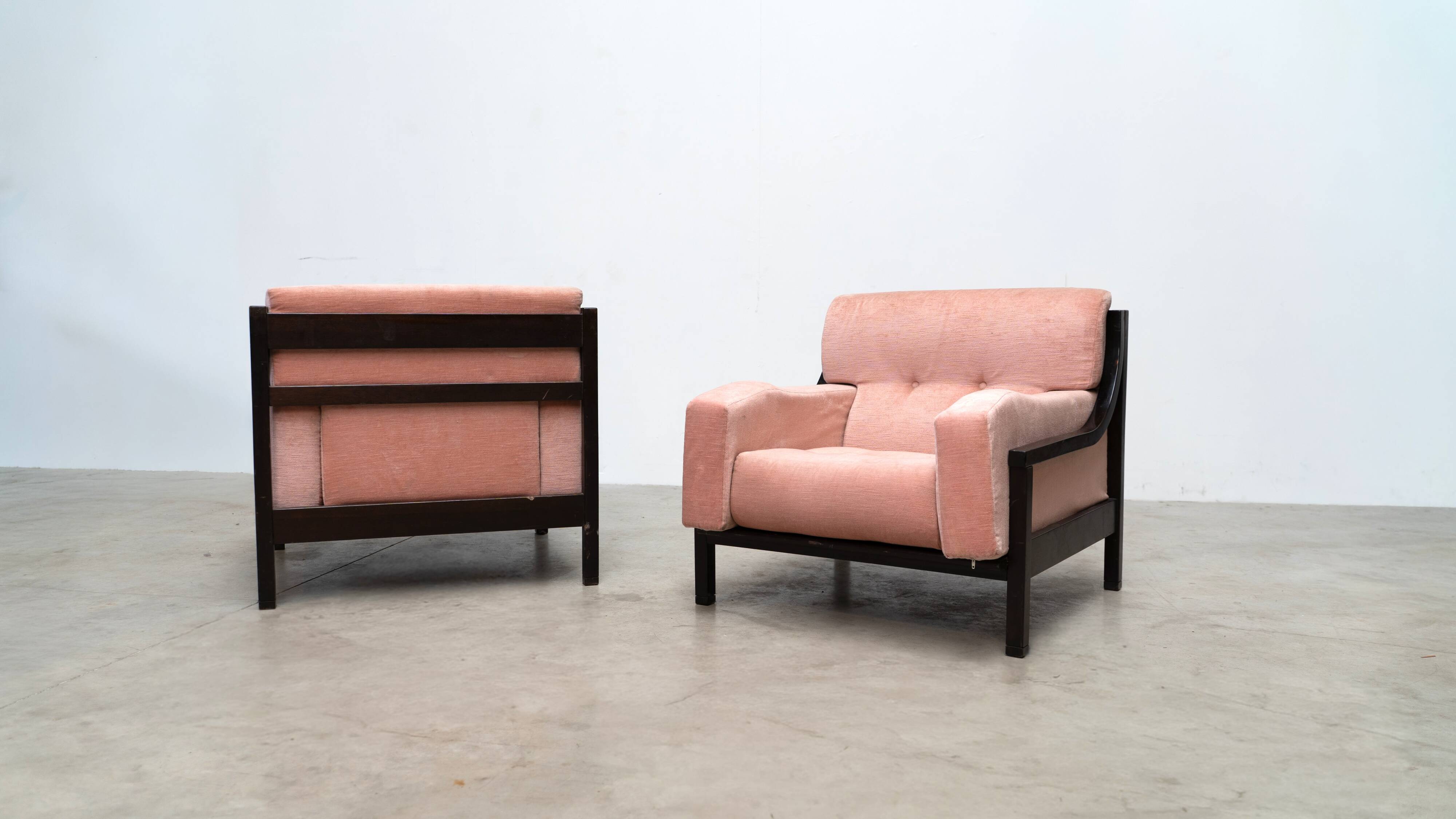 Ensemble de deux fauteuils lounge italiens