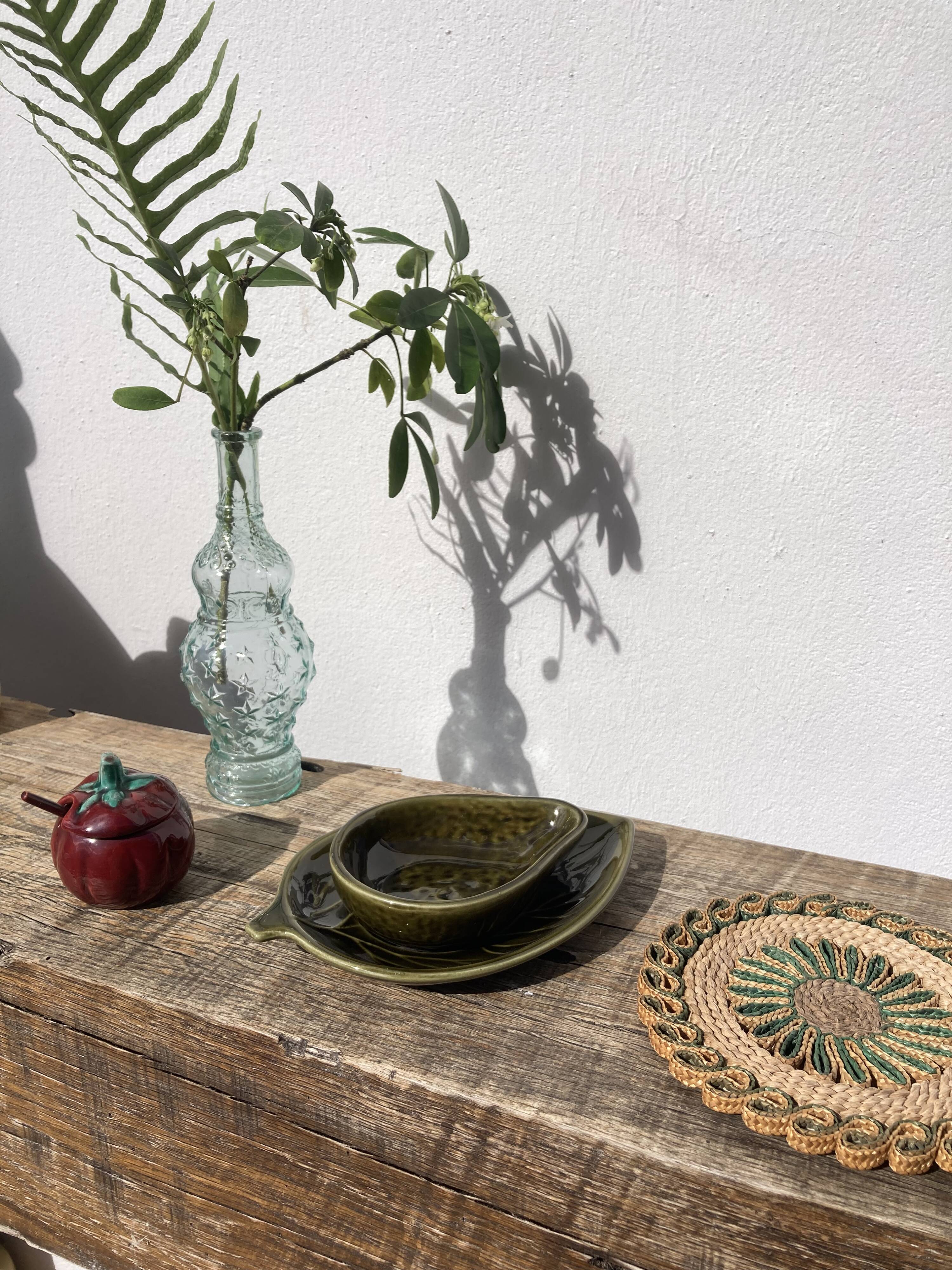 Duo of leaf and avocado slip in green ceramic - Portugal - vintage cup