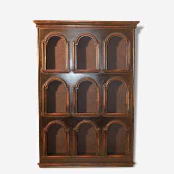Shelf-cabinet of curiosities