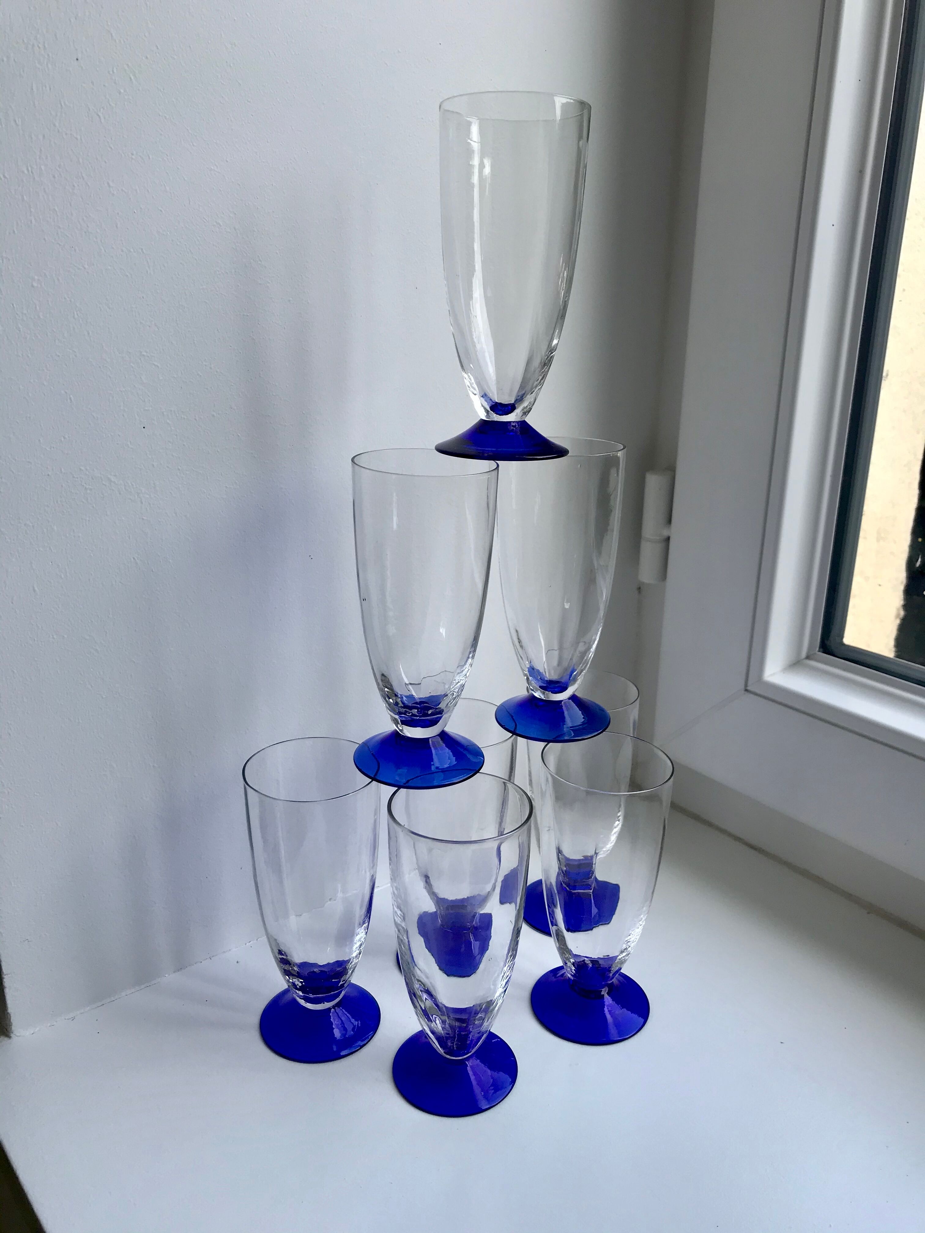 Set of 8 glasses of champagne with blue feet 60s-70s