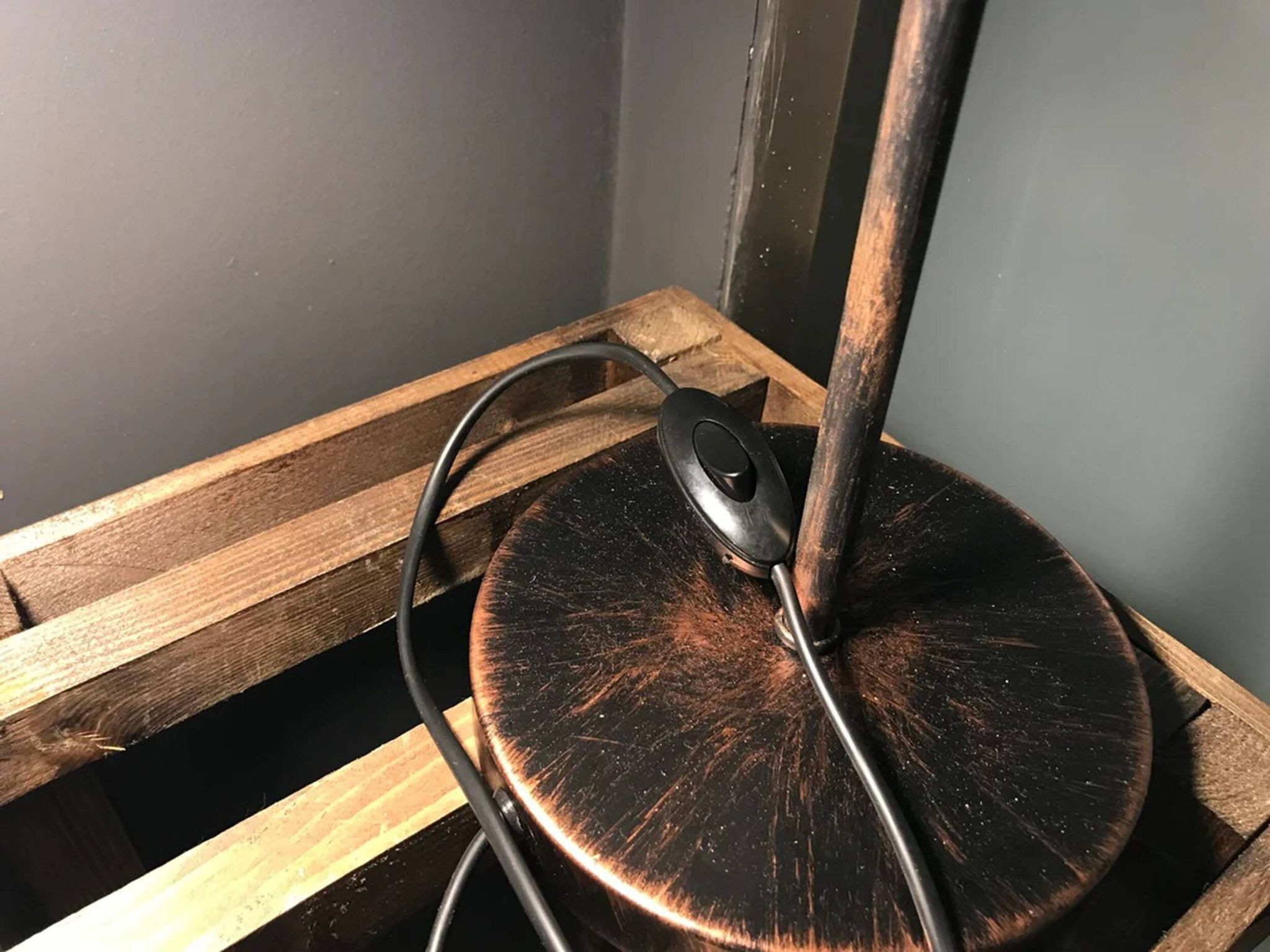 Lampe de bureau réglable en métal avec bras d'équilibre