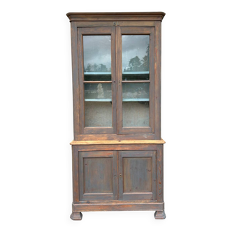 Small antique dresser in gray wood color