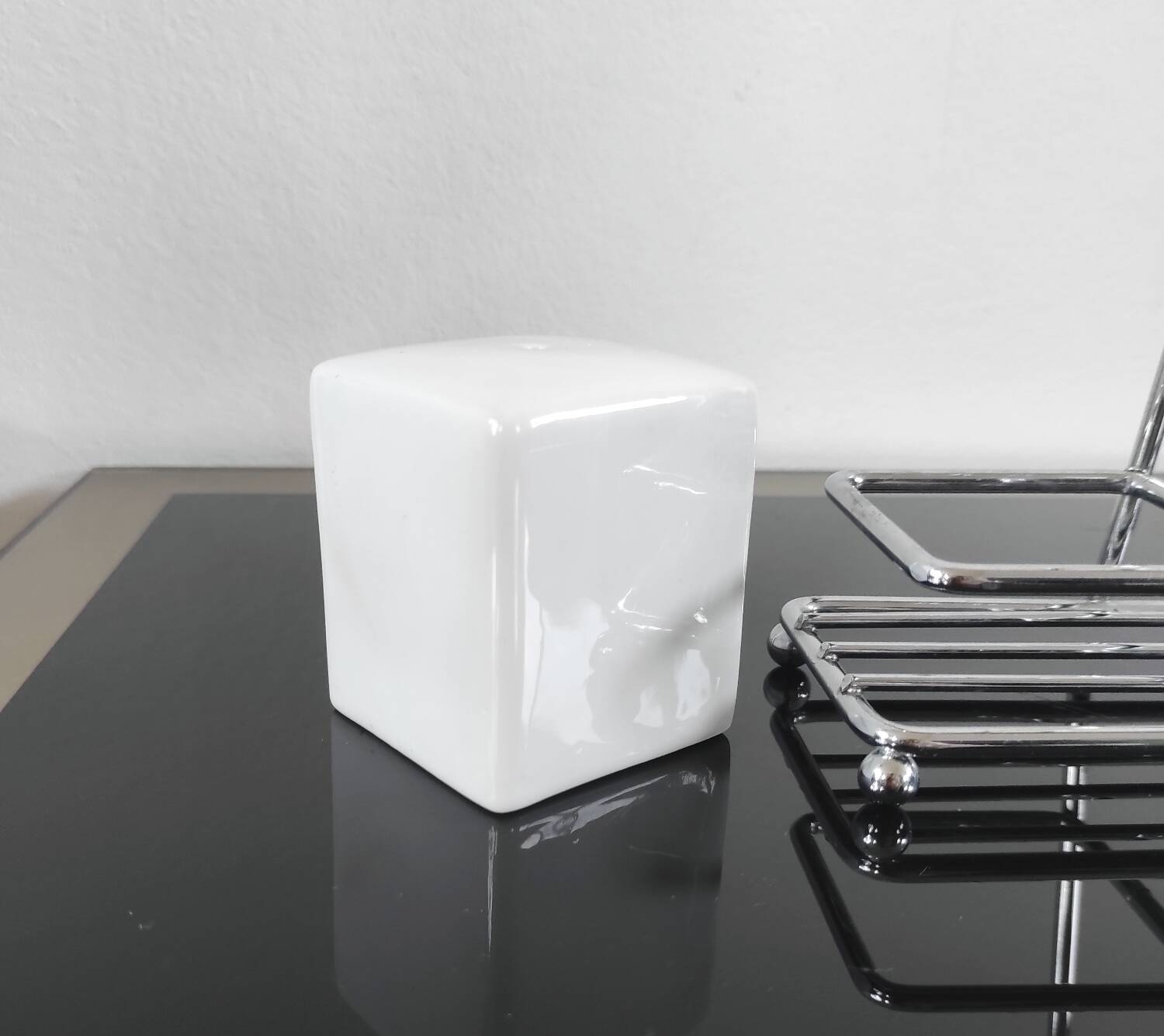 Vintage salt and pepper set – White ceramic and chrome metal