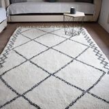 Boujaad rug in white and black natural wool, hand-woven, size 250 x 150 cm