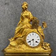 Pendule en bronze doré époque Empire vers 1820-1830