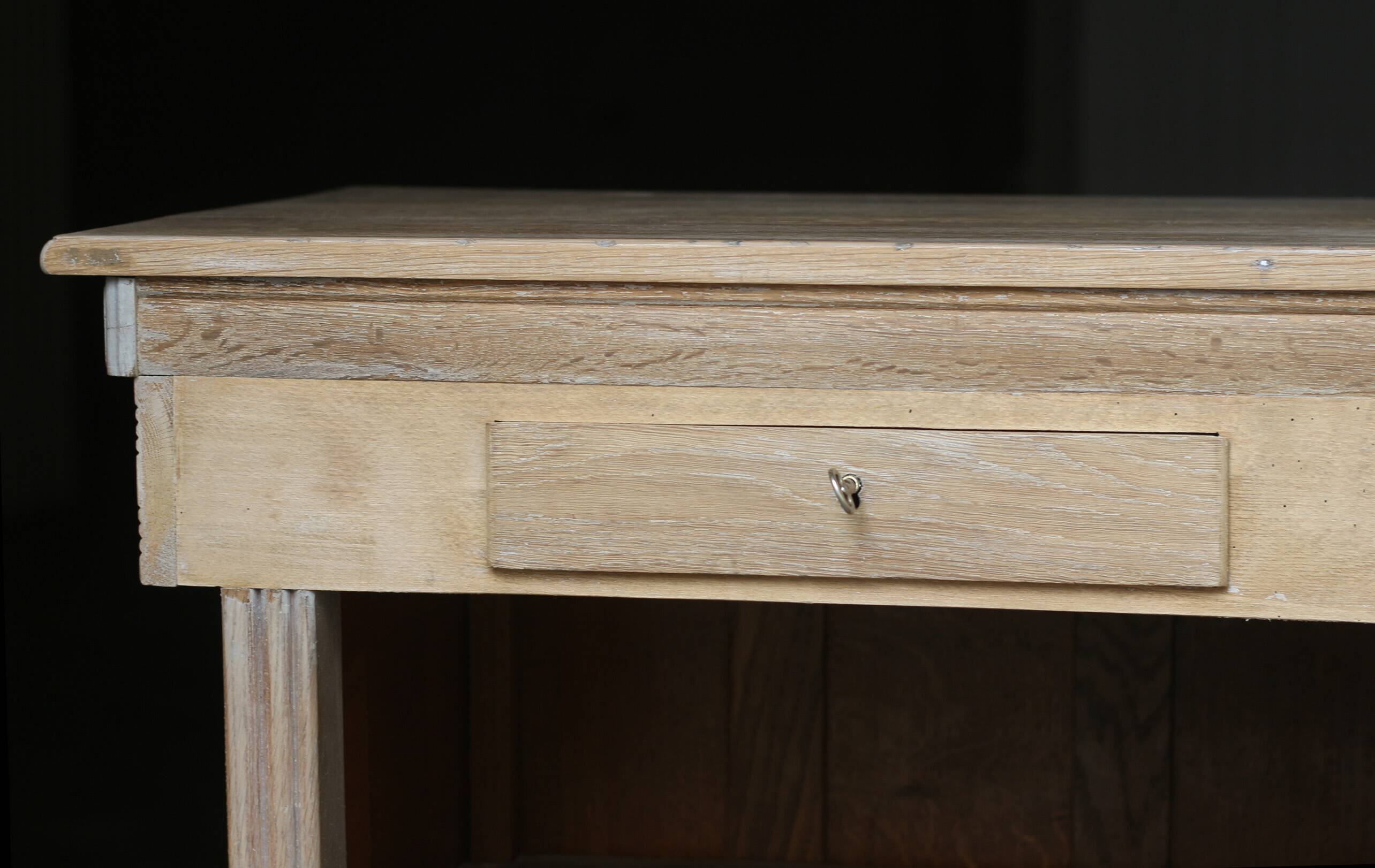 Beautiful shop counter in solid oak, Art Deco style. Very good condition.