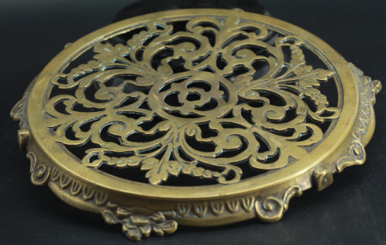 Brass table mat