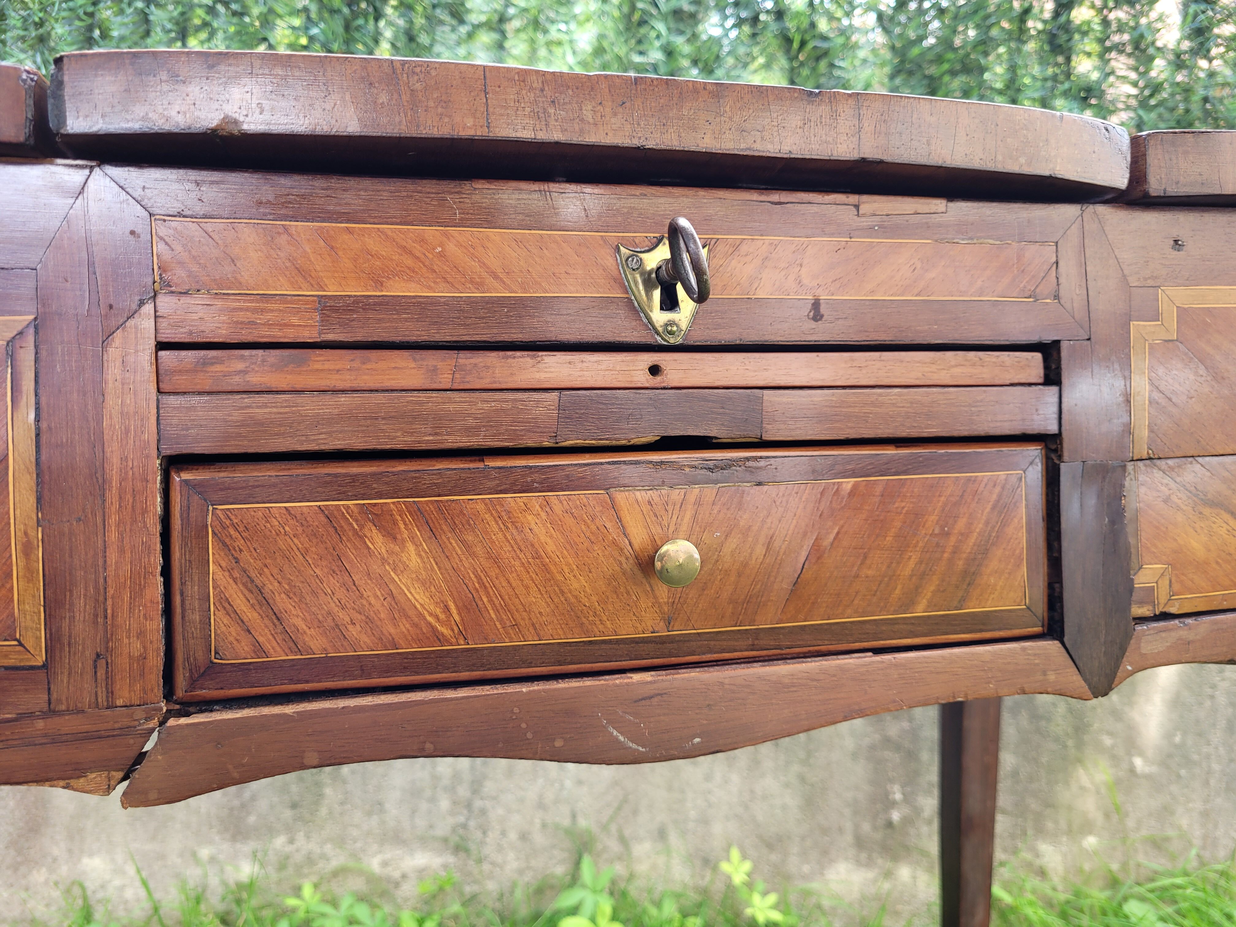 Coiffeuse d'époque louis xv en bois de plaquage