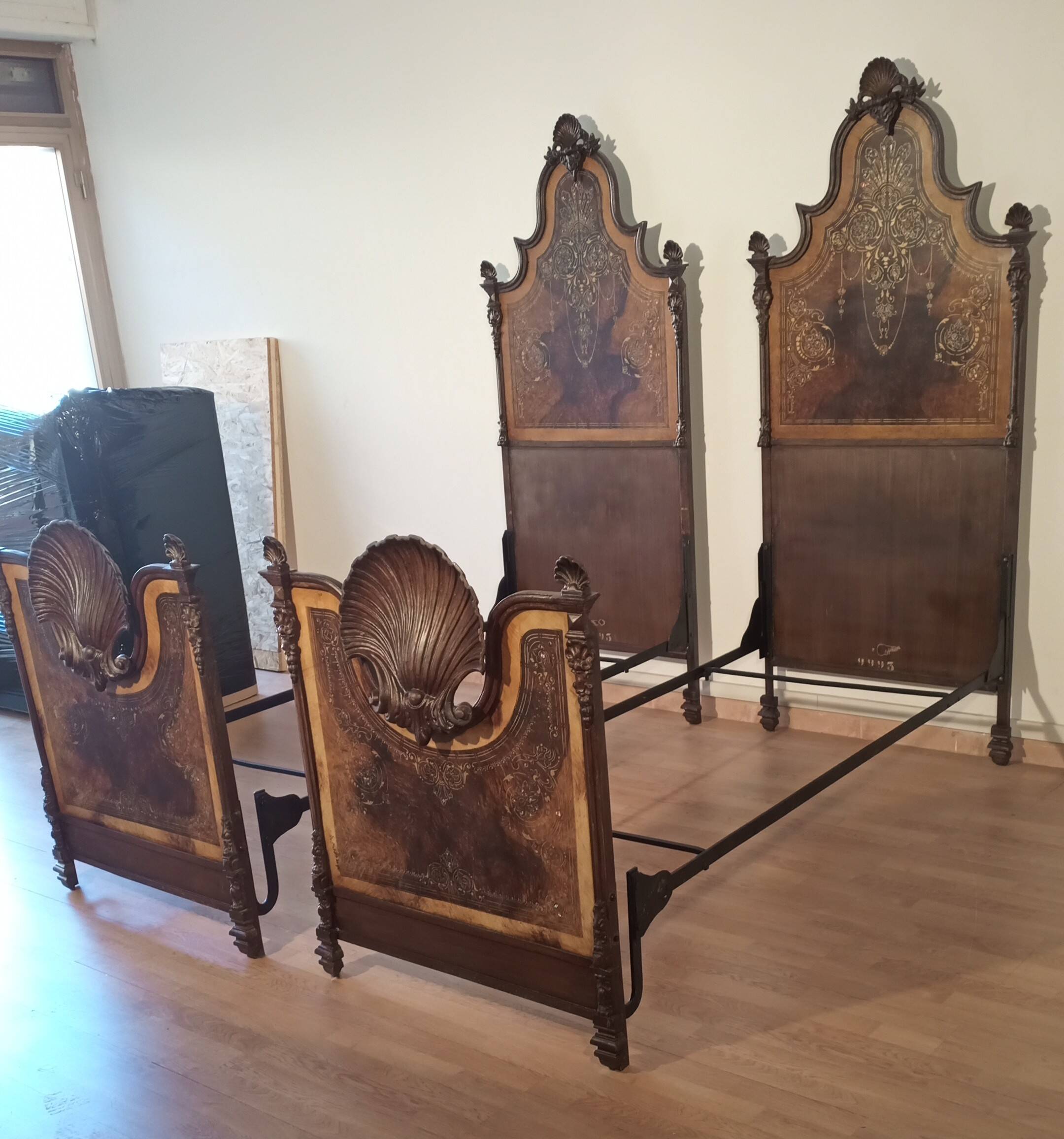 Commode à tiroirs ancienne en noyer italien du XIXe siècle