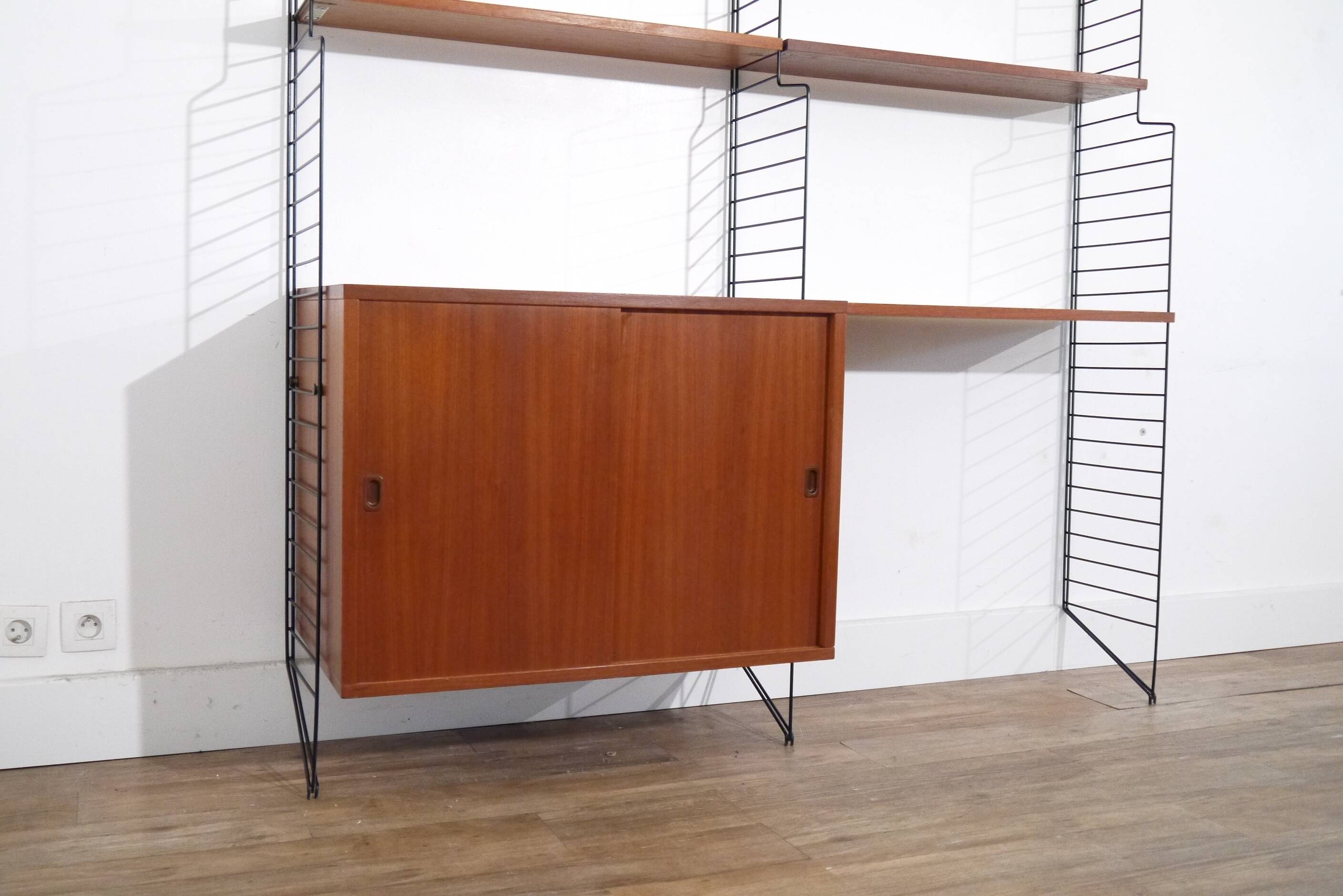 Systeme d'étageres String en teck 1960