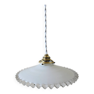 Vintage suspension in lace opaline.