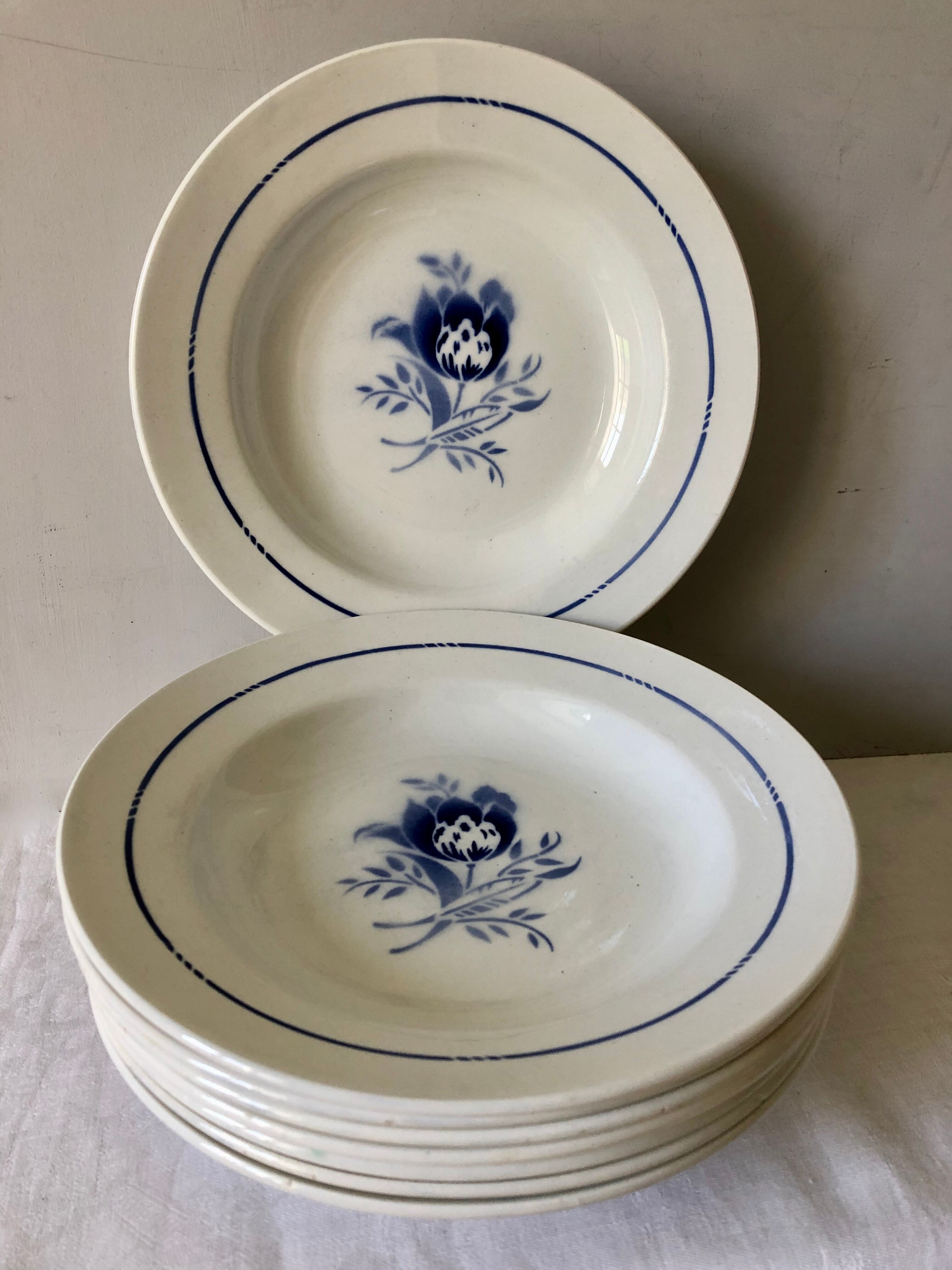8 Saint Amand hollow plates