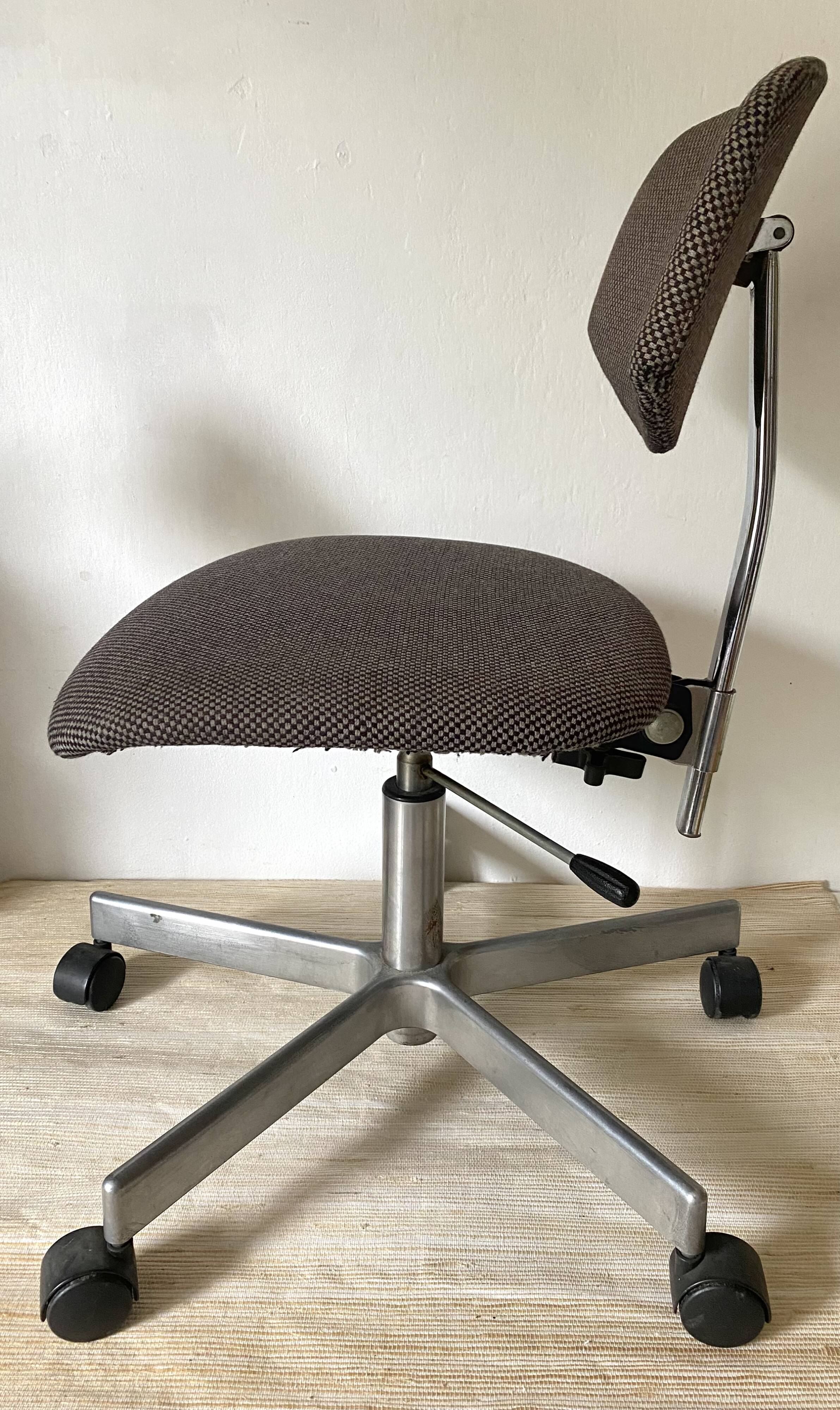 Swivel vintage office chair, adjustable height