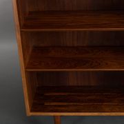Bibliothèque basse en palissandre danois par Hundevad & Co, années 1960.