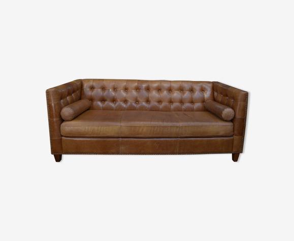 Canapé chesterfield en cuir clouté marron 4 places