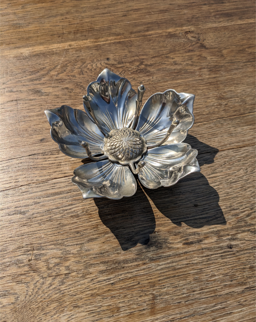 Silver metal flower ashtray