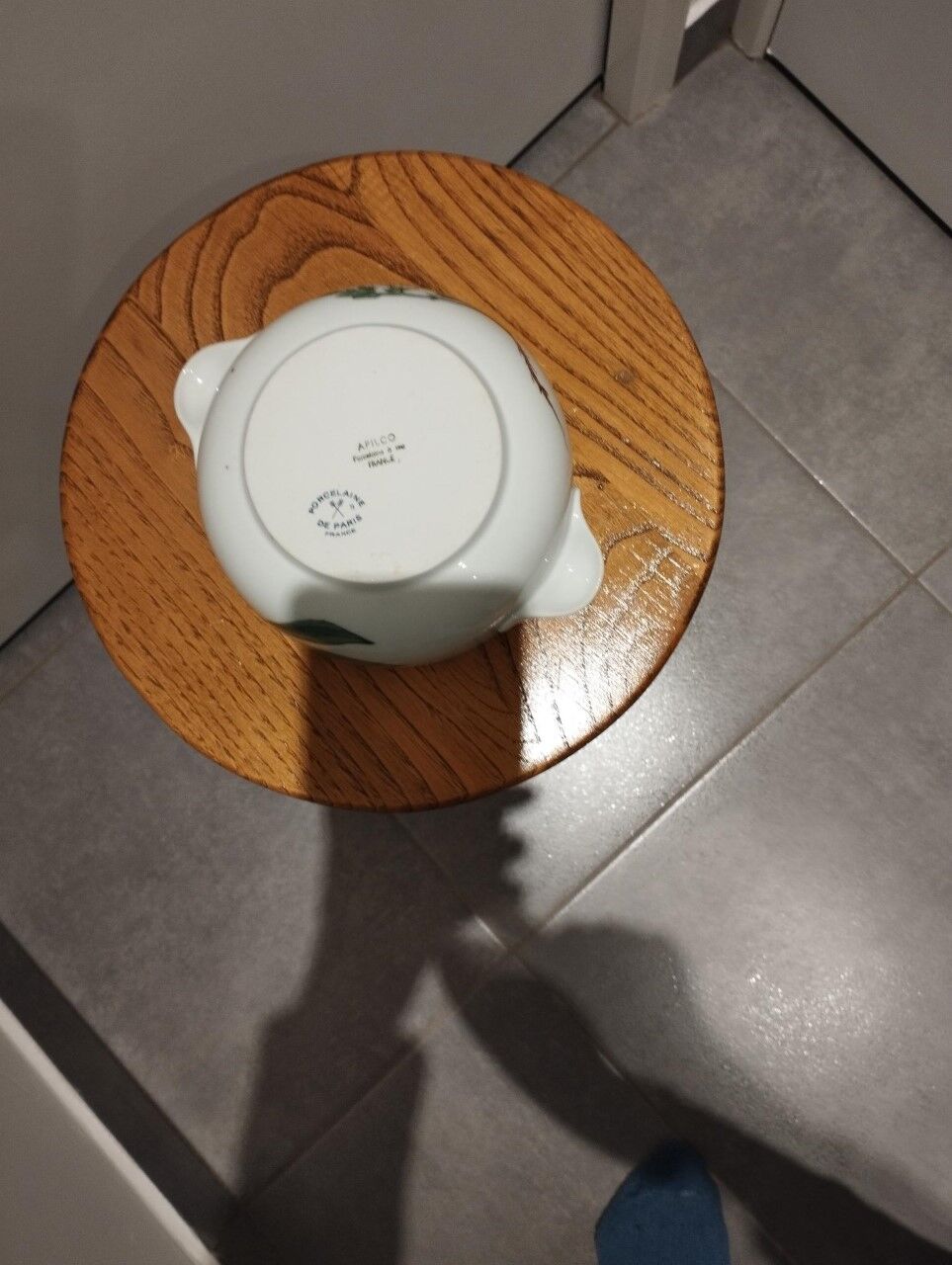 Dish with its lid in Paris porcelain