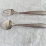 Couverts de table en métal argenté avec écrin