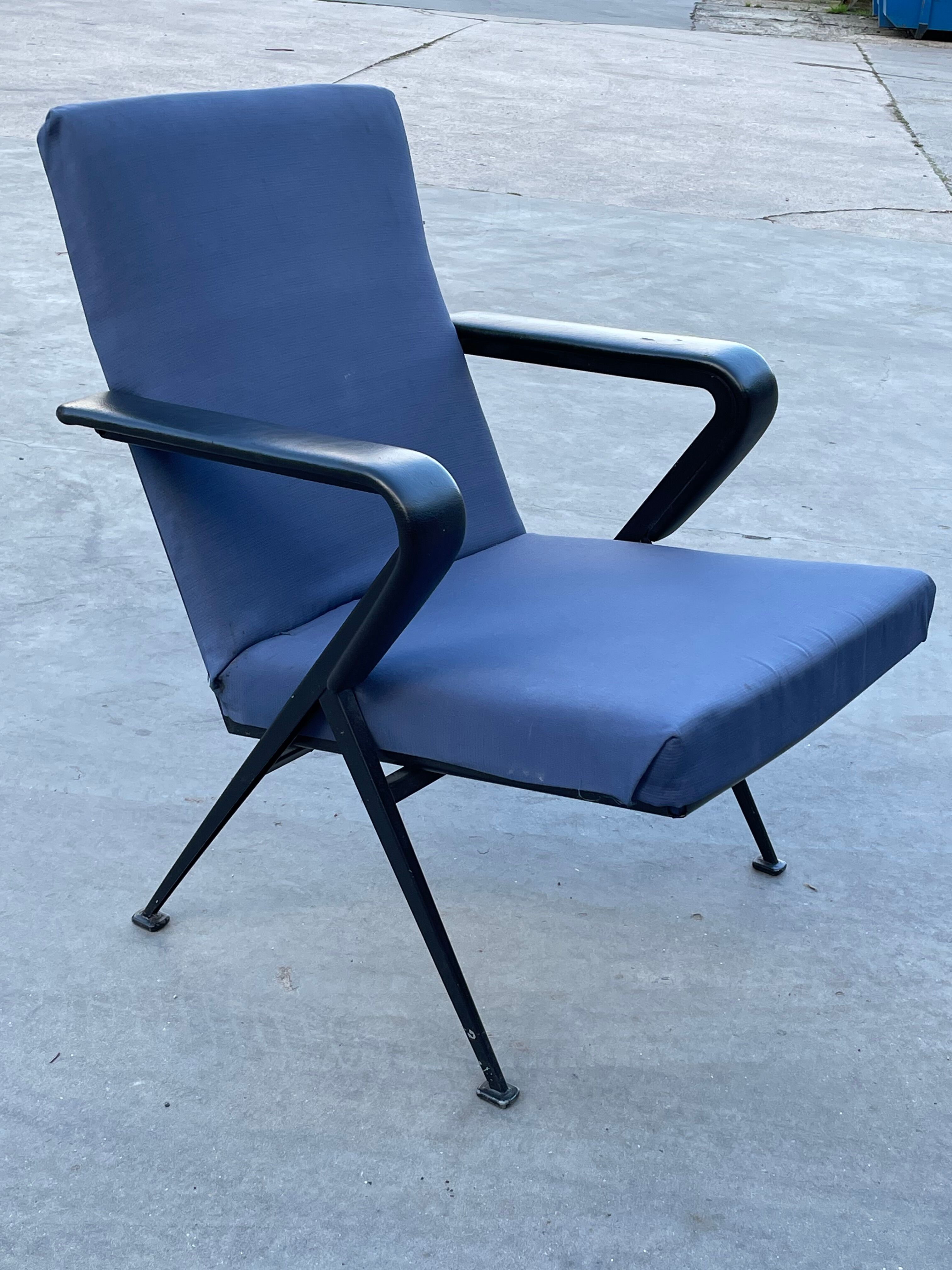 set of 2 Repose armchairs by Friso Kramer for Ahrend de Cirkel