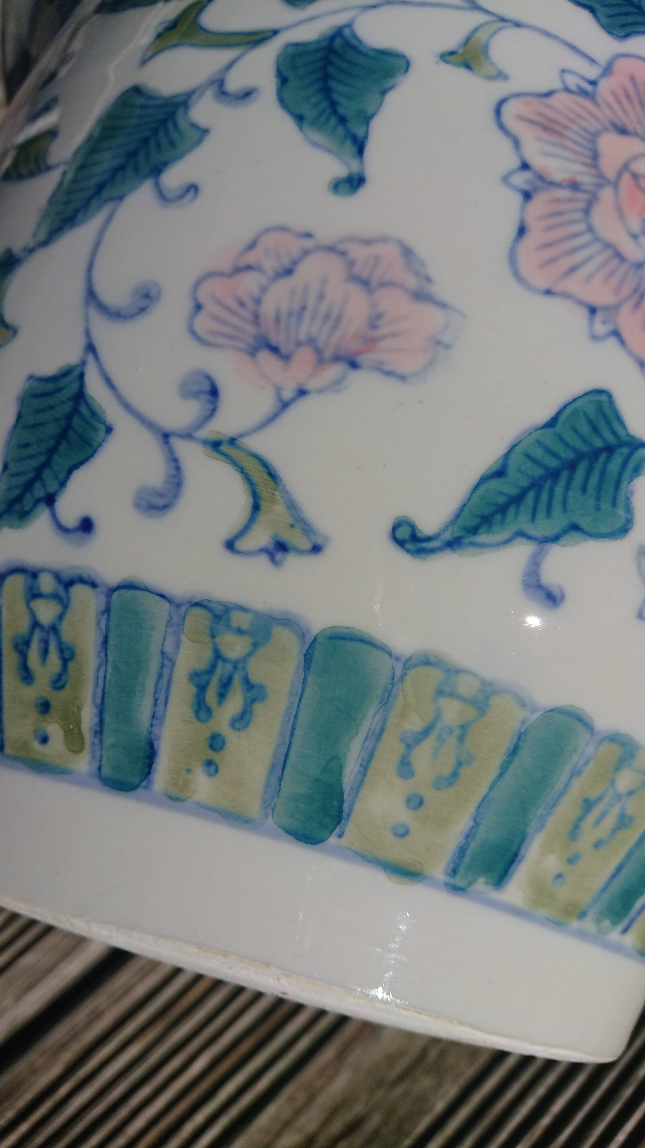 Hand-painted pot-decorated cache